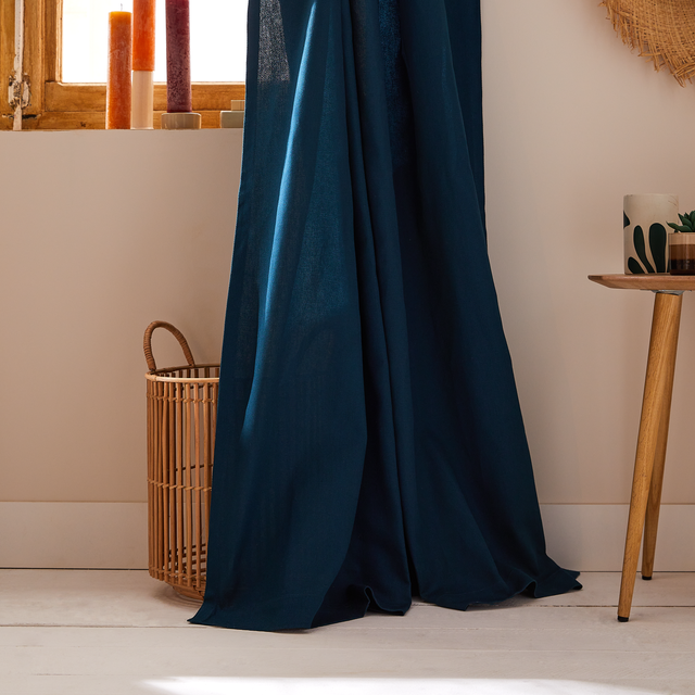 Cortina ollaos Kalpe algodón sarga de 140x280cm INSPIRE semi-opaco azul fjord. Incluye cinta termoadhesiva