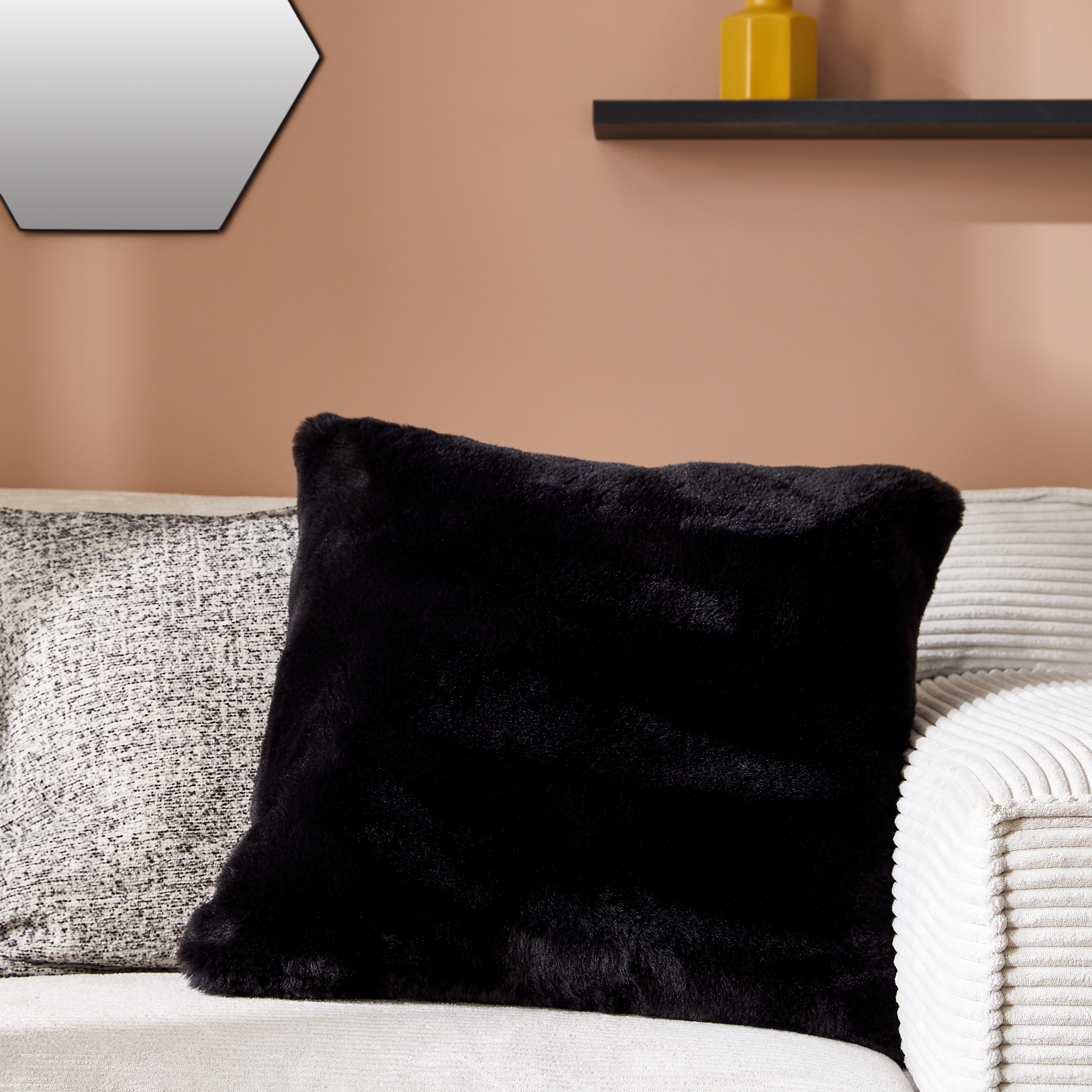 Coussin Swanny, imitation fourrure, noir l.45 x H.45 cm INSPIRE - 4