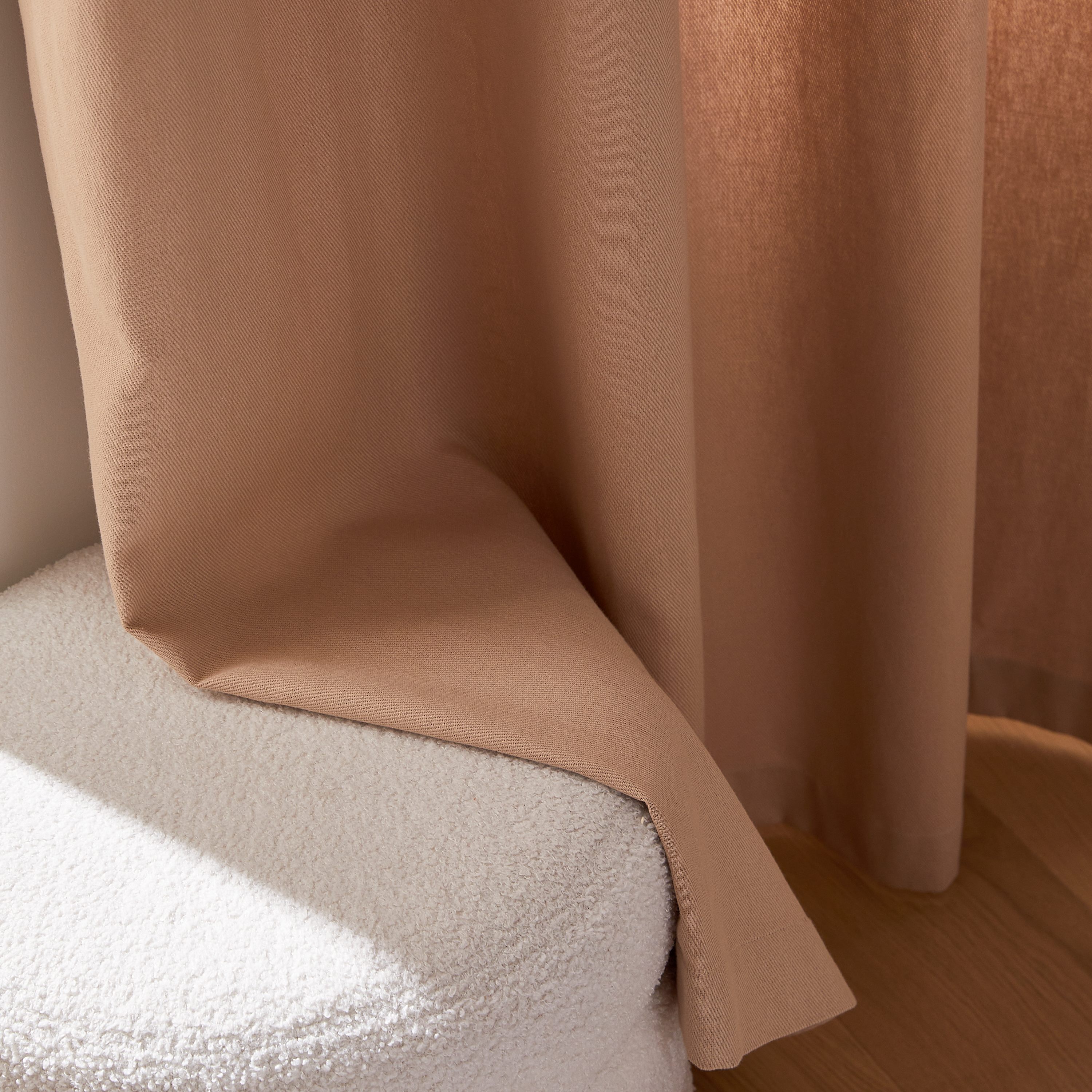 Cortina ollaos Kalpe algodón sarga liso beige trench INSPIRE de 140x280cm. Incluye cinta termoadhesiva - 26
