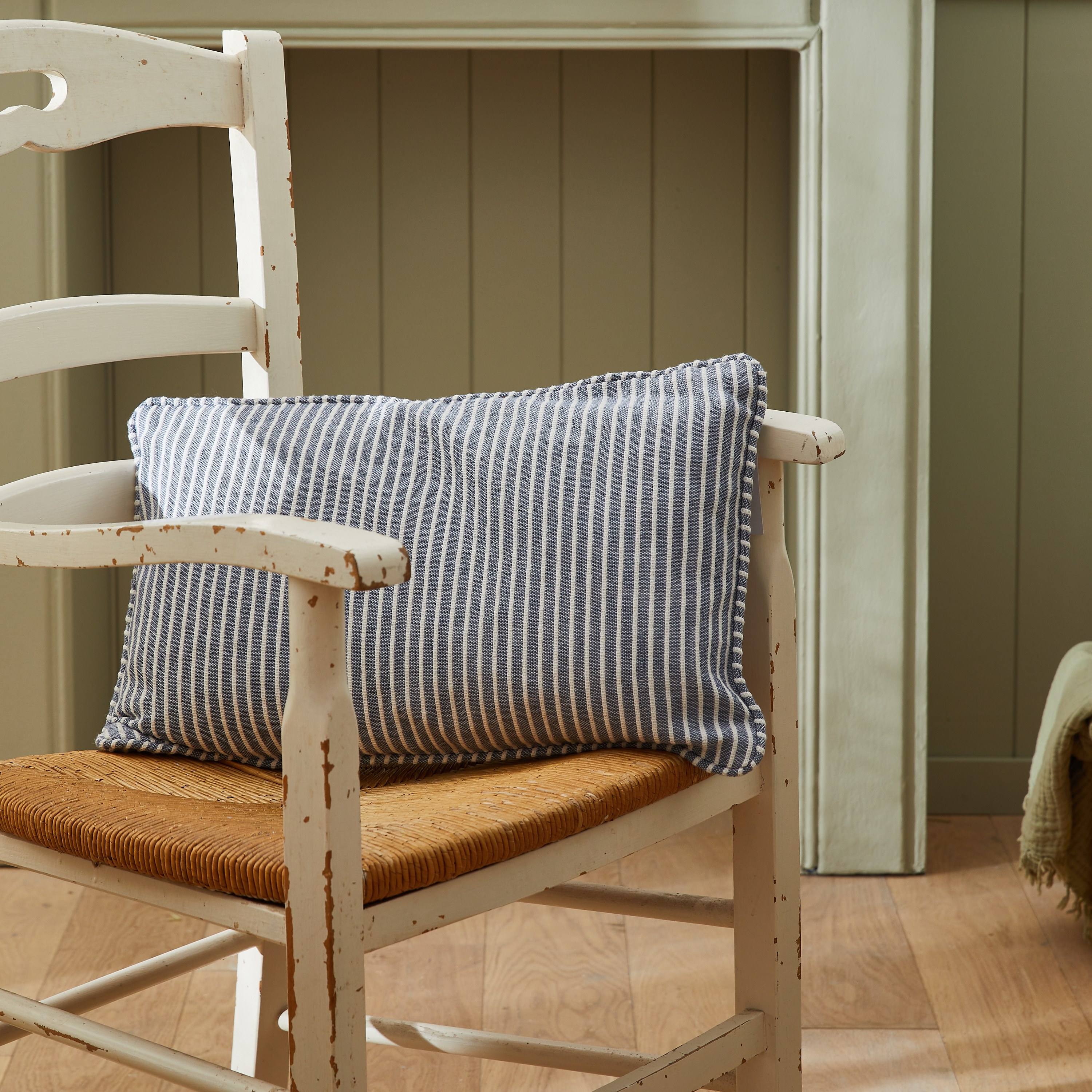 Poszewka na poduszkę Benisa niebieska 50 x 30 cm Inspire - 4