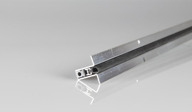 PLINTHE AUTOMATIQUE POUR PORTE 93 CM ELLEN