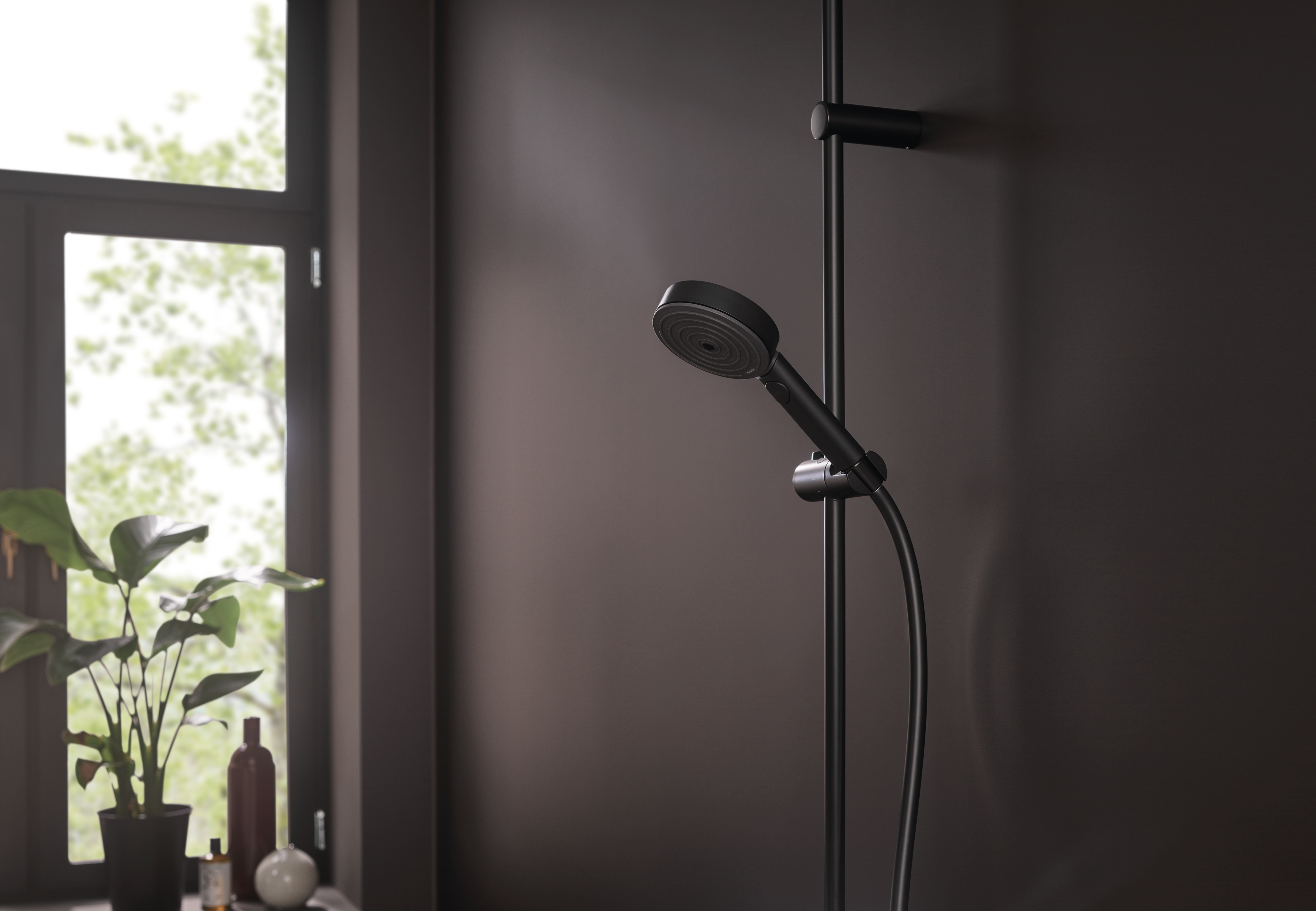 Alcachofa de ducha + flexo + barra hansgrohe pulsify negro con 3 funciones