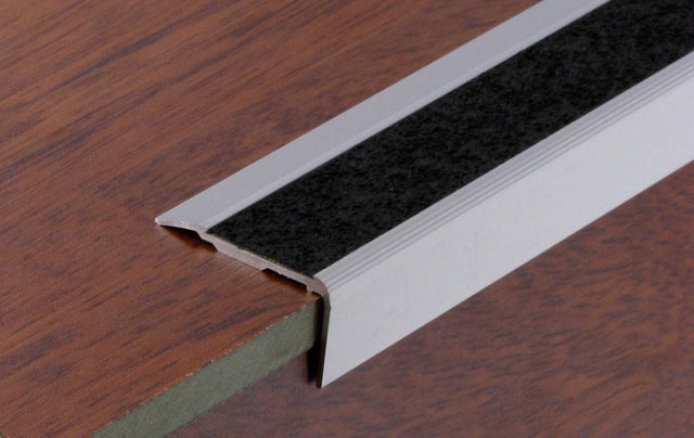 Nez de marche aluminium avec bande antidérapante à visser L.110 x l.3,20 cm Tecnis