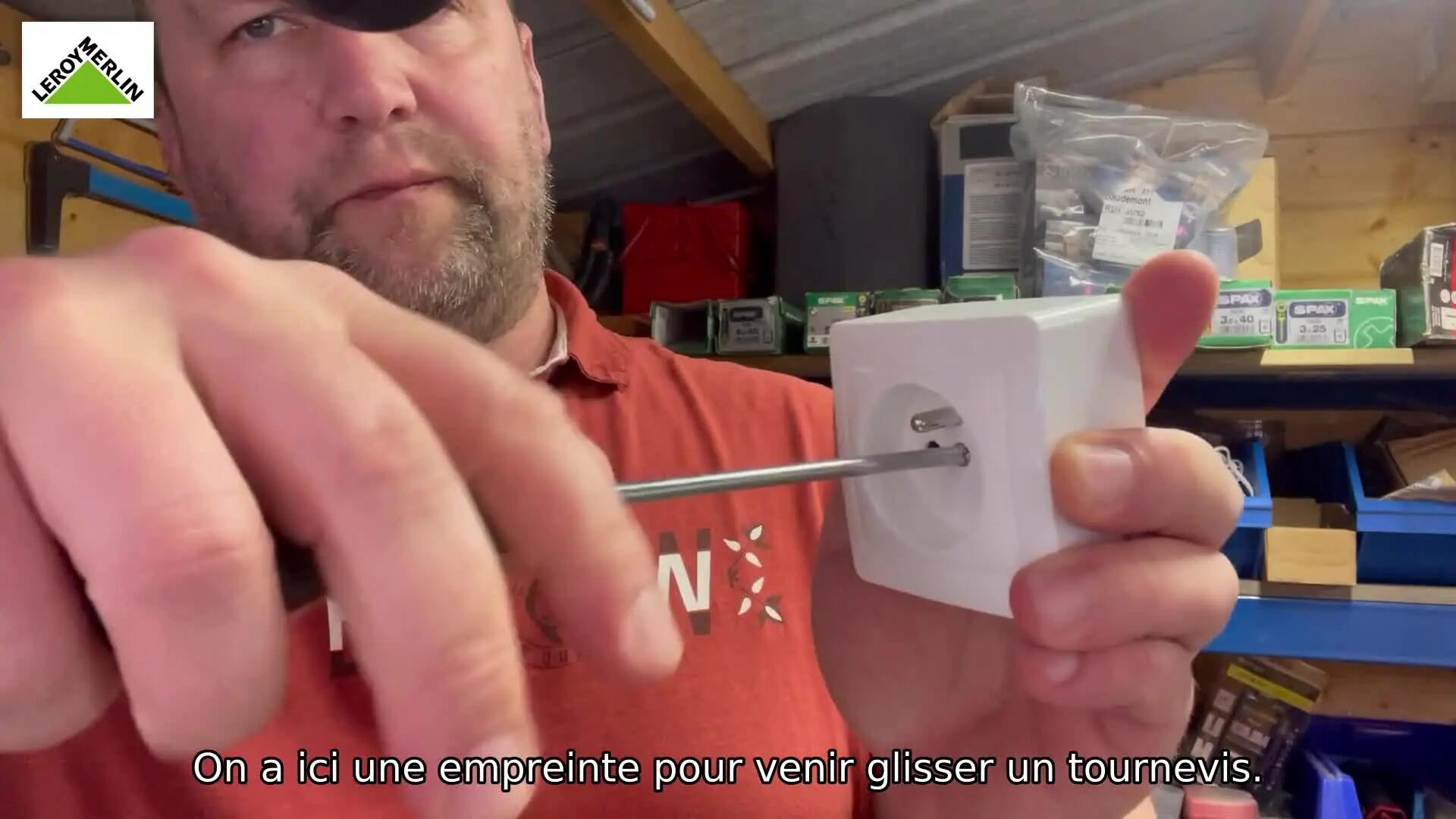 Découvrez nos prises Surface de qualité avec Mathieu ! Les mécanismes de cette série sont conçus pour être installés en surface, ce qui signifie qu'ils se montent directement sur le mur sans qu'il soit nécessaire d'effectuer une installation encastrée. Nos prises LEXMAN sont fabriquées avec des matériaux de haute qualité ce qui garantit leur durabilité et leur performance dans le temps.