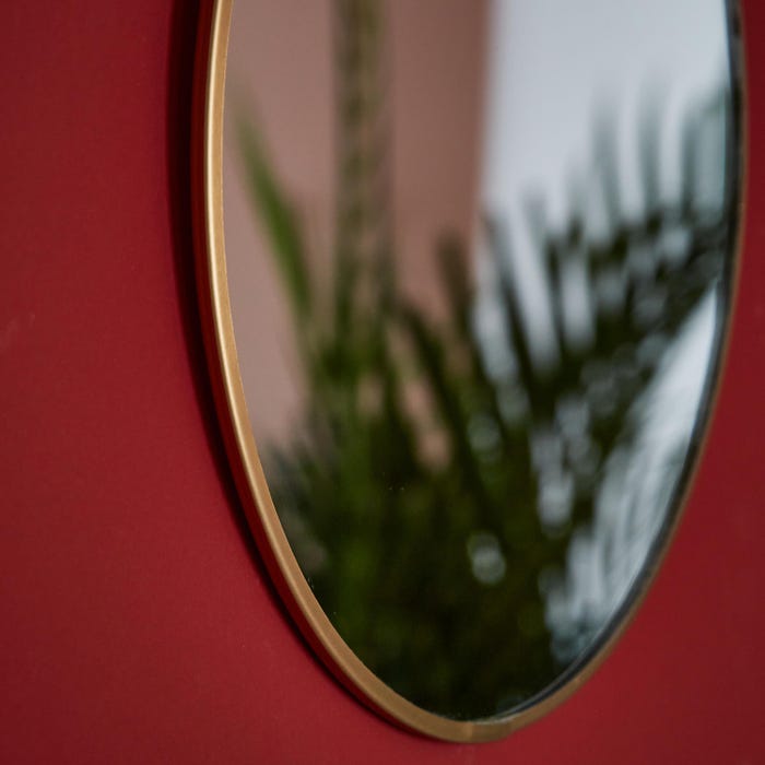 lustro w złotej ramie