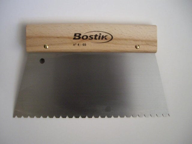 Spatule métal pour colle ms polymère denture n°4 pour parquet massif et contrecolles - BOSTIK