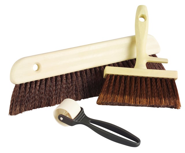 Kit du tapissier : 1 brosse à encoller + 1 brosse de tapissier + 1 roulette 