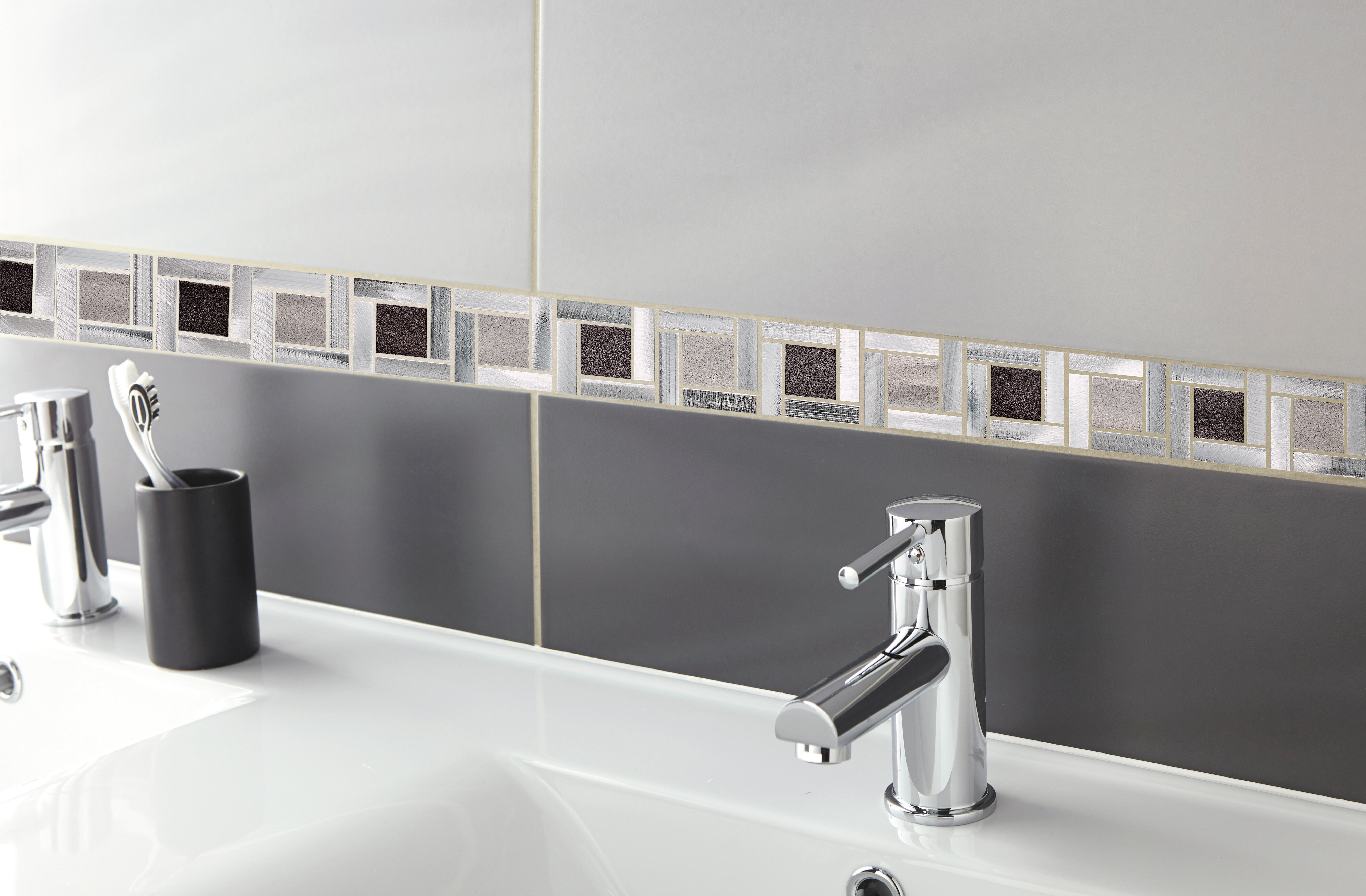Listel Noir Et Argent Castorama Pour Frise Faïence - Neuf, Décoration Salle De Bain Ou Cuisine