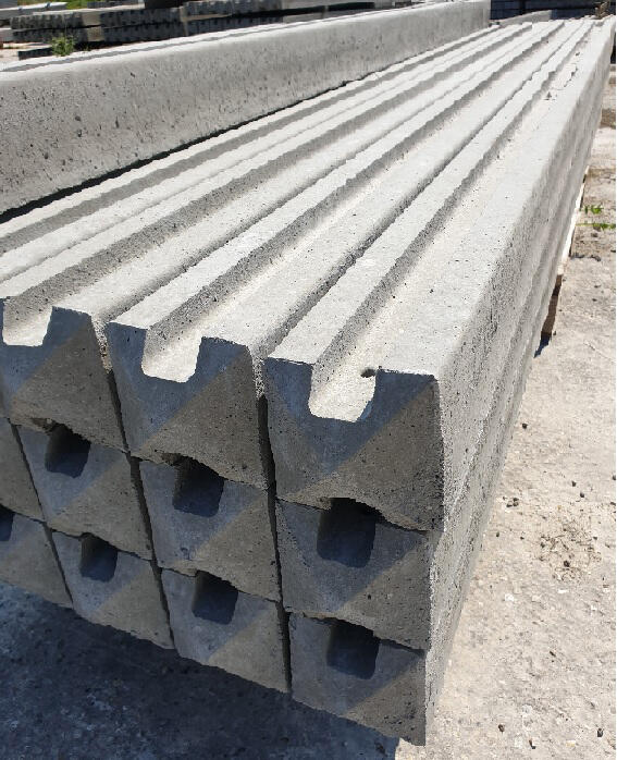 Poteau feuillures béton 12 x 12 cm Haut.250 cm