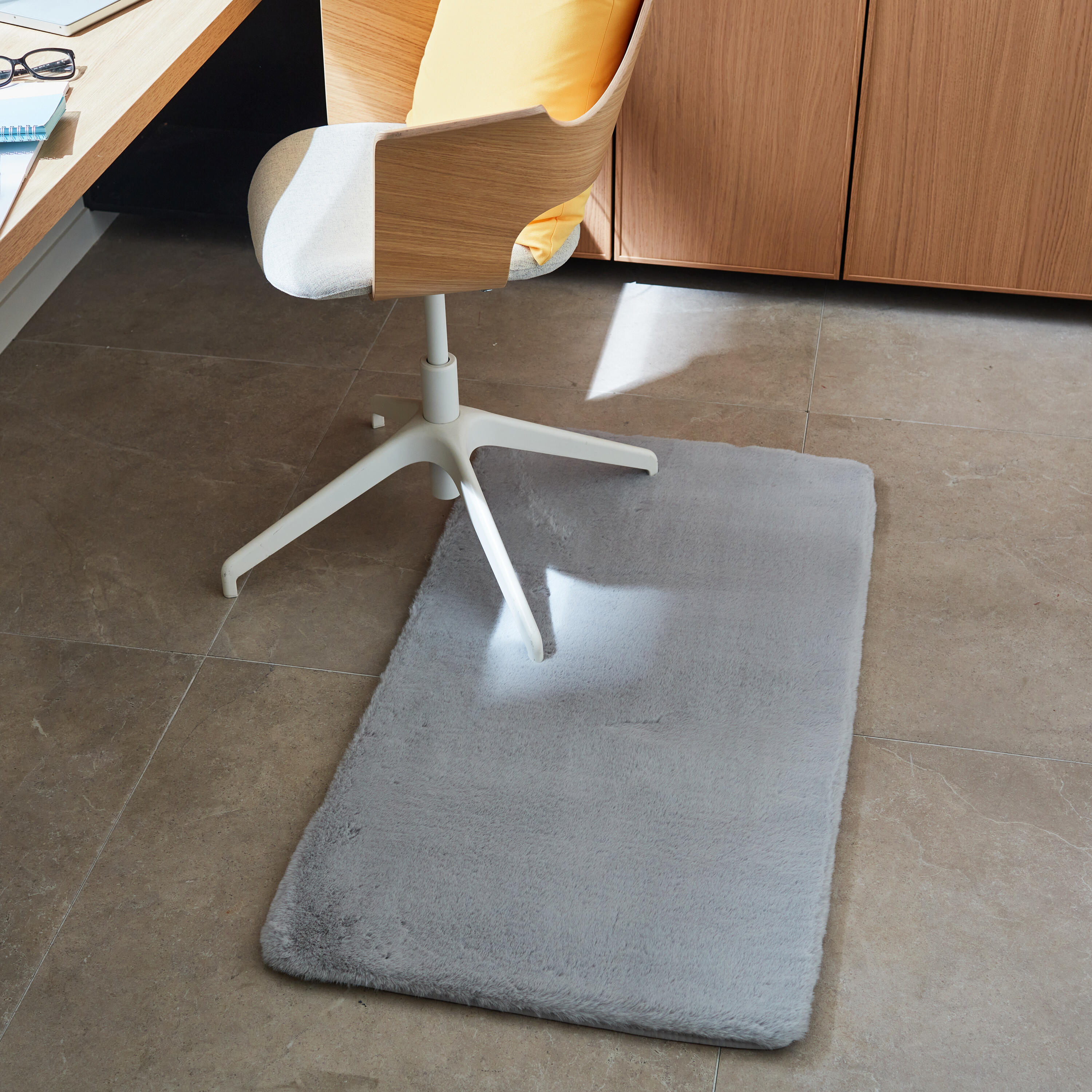 Alfombra pie de cama poliéster Bianca Rabbit 60x110cm pelo largo INSPIRE base antideslizante liso gris granito lavable en lavadora - 8