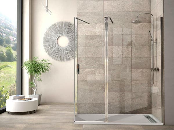 Paroi de douche italienne chromé dans une salle de bain