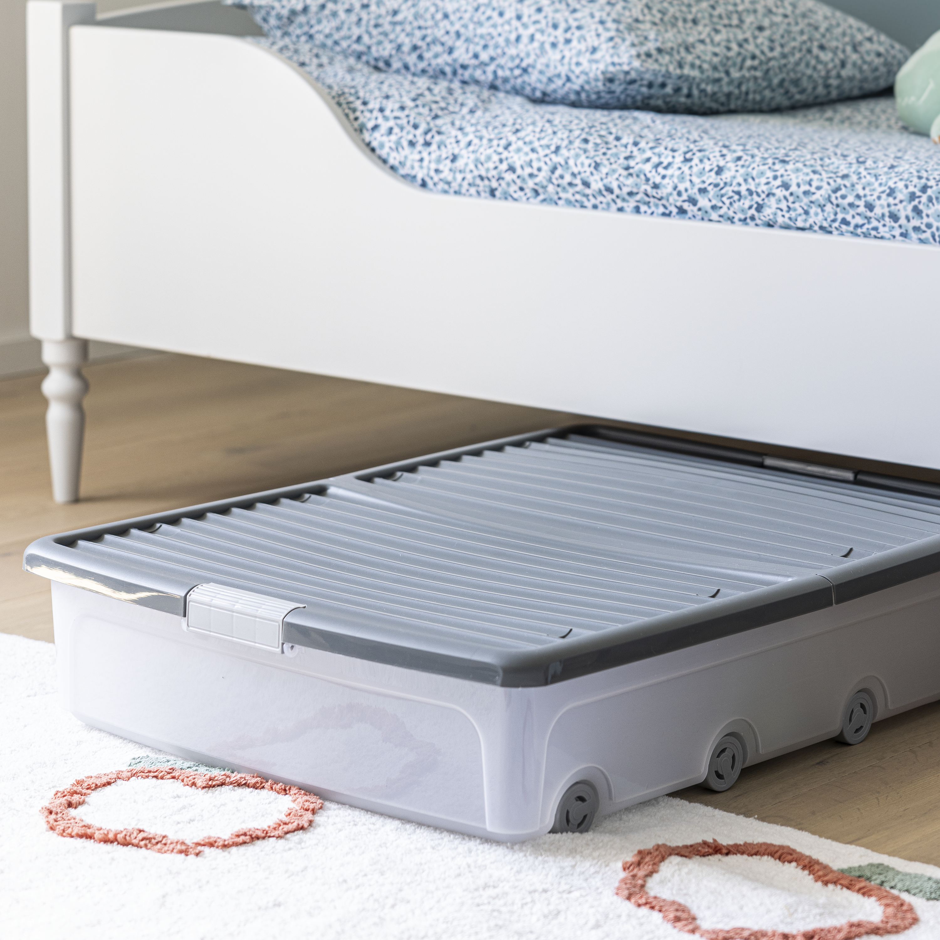 Bajocama de plástico transparente capacidad de 55 L medidas 79x16.5x58 cm - 2