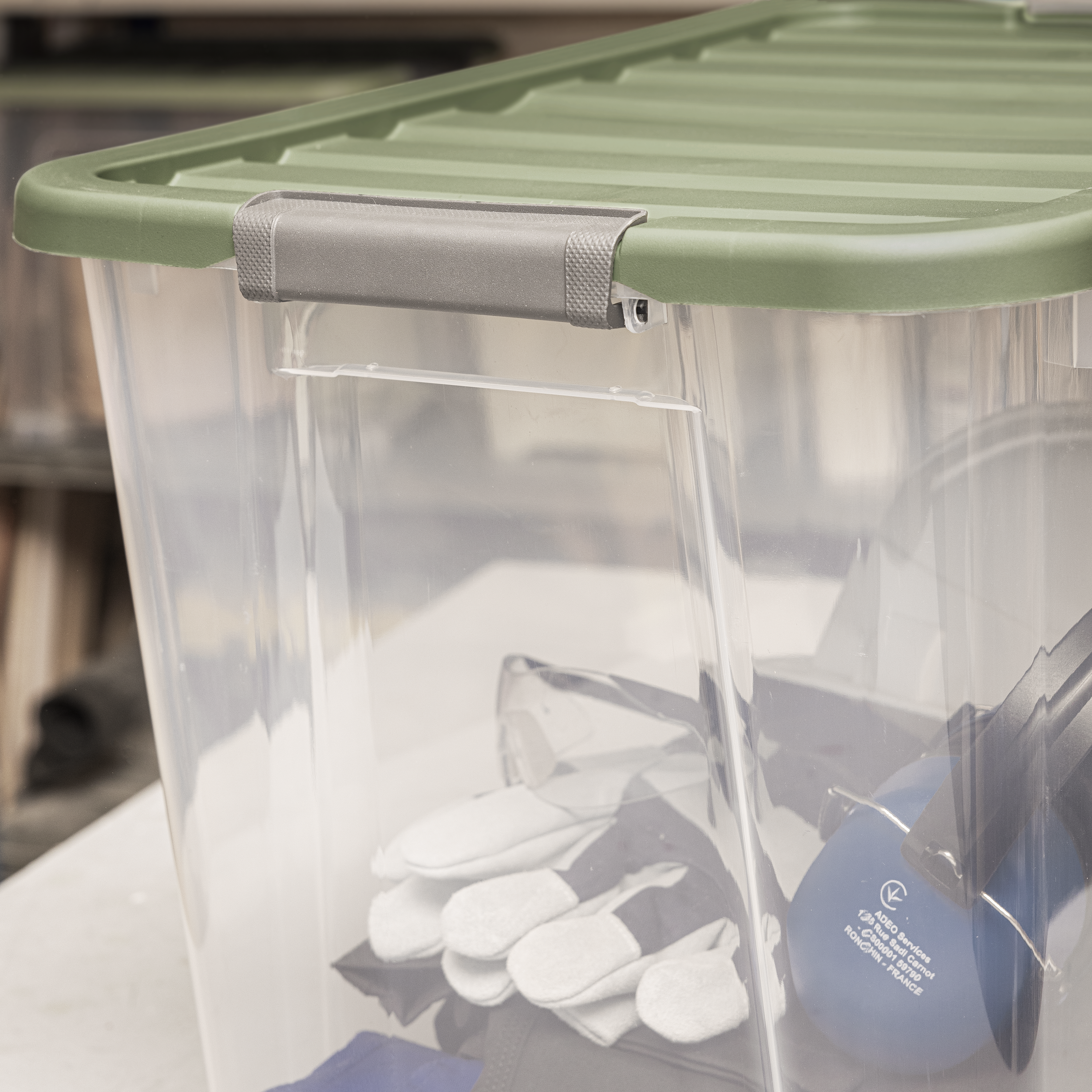 Caja de plástico reciclado transparente con ruedas capacidad 57L medidas 55x41x39 cm - 3