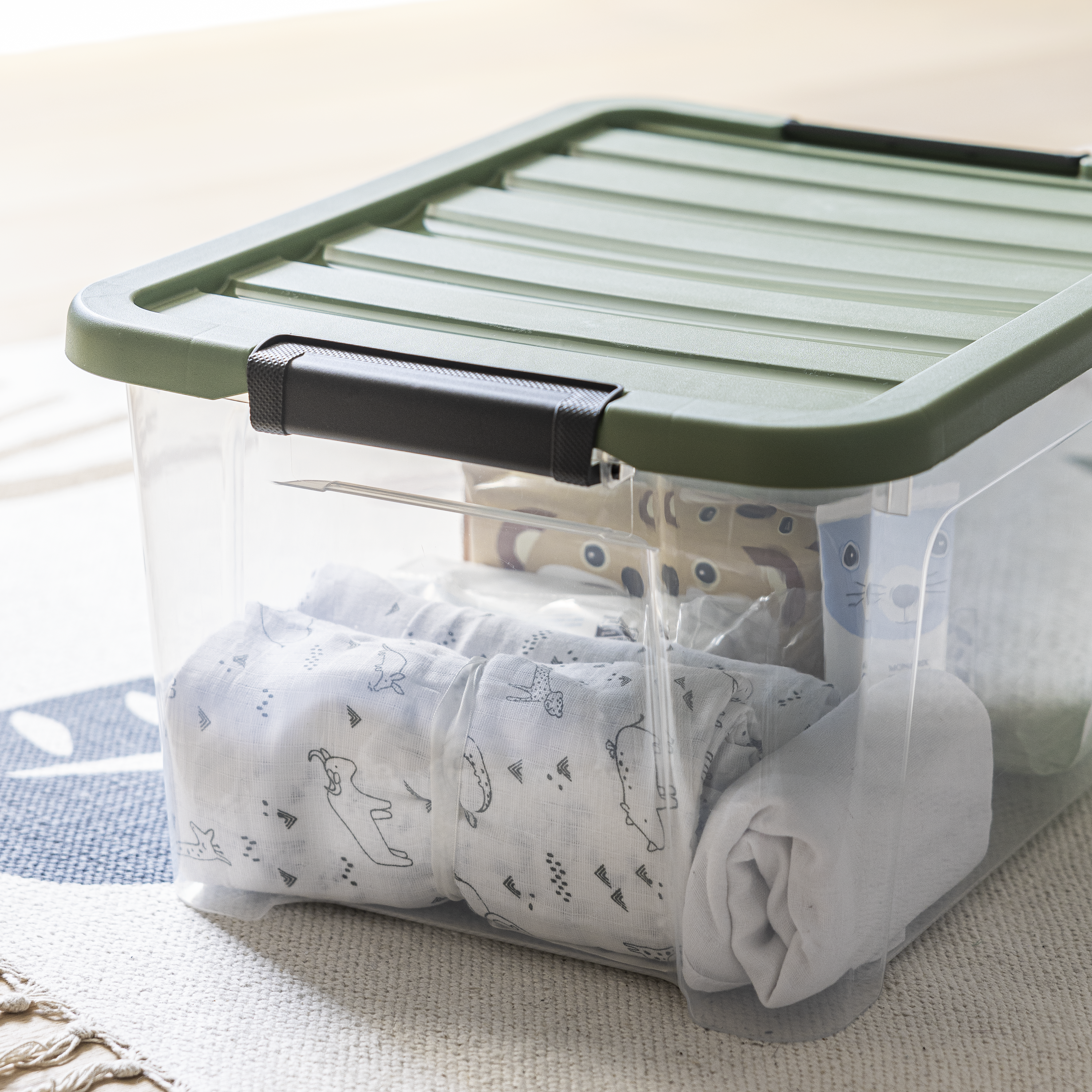 Caixa de arrumação PVC transparente com tampa verde 23L 45x34x23 cm Spaceo - 5