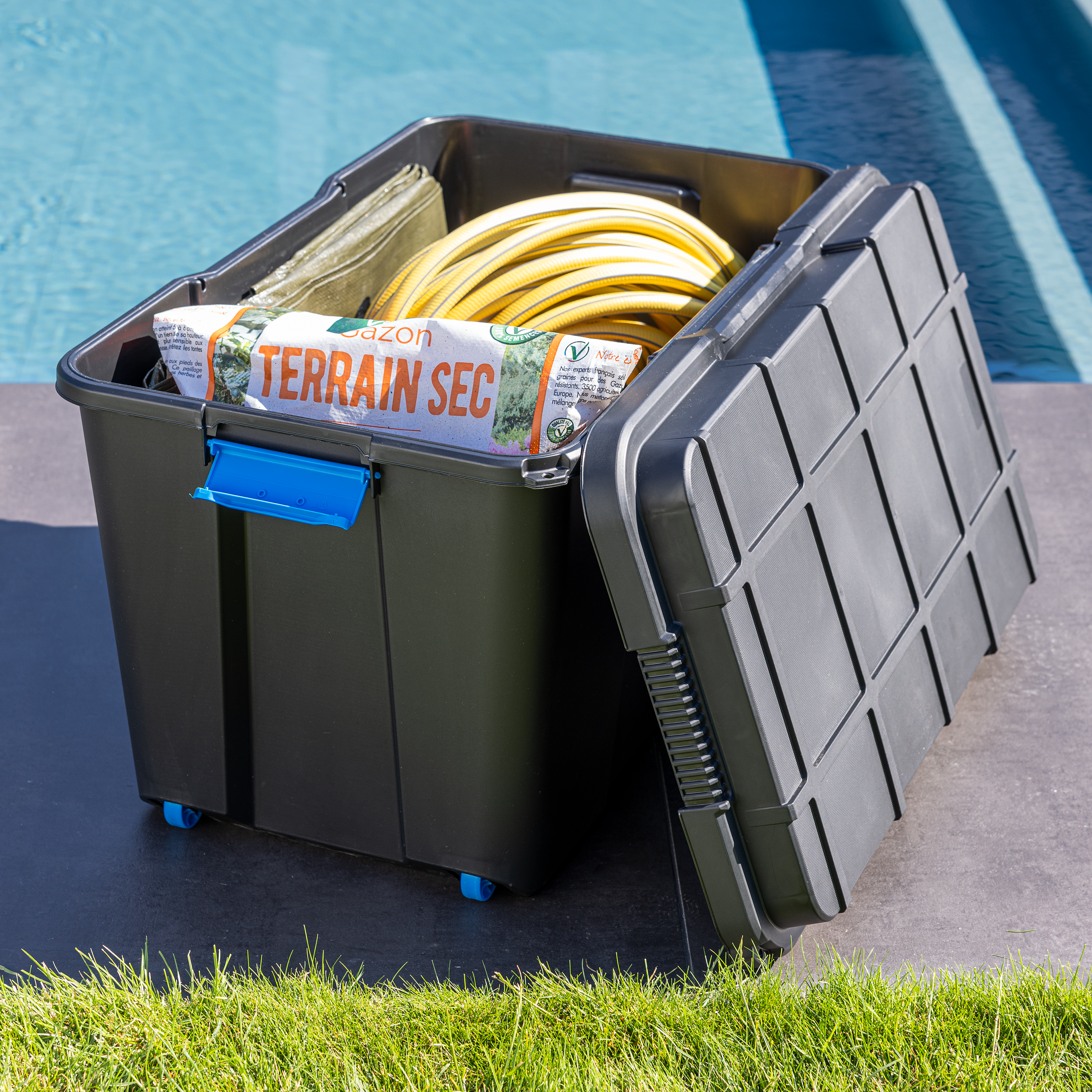 Caja de plástico reciclado hermética en negro capacidad 110L  medidas 73.5x44.5x46 cm - 2
