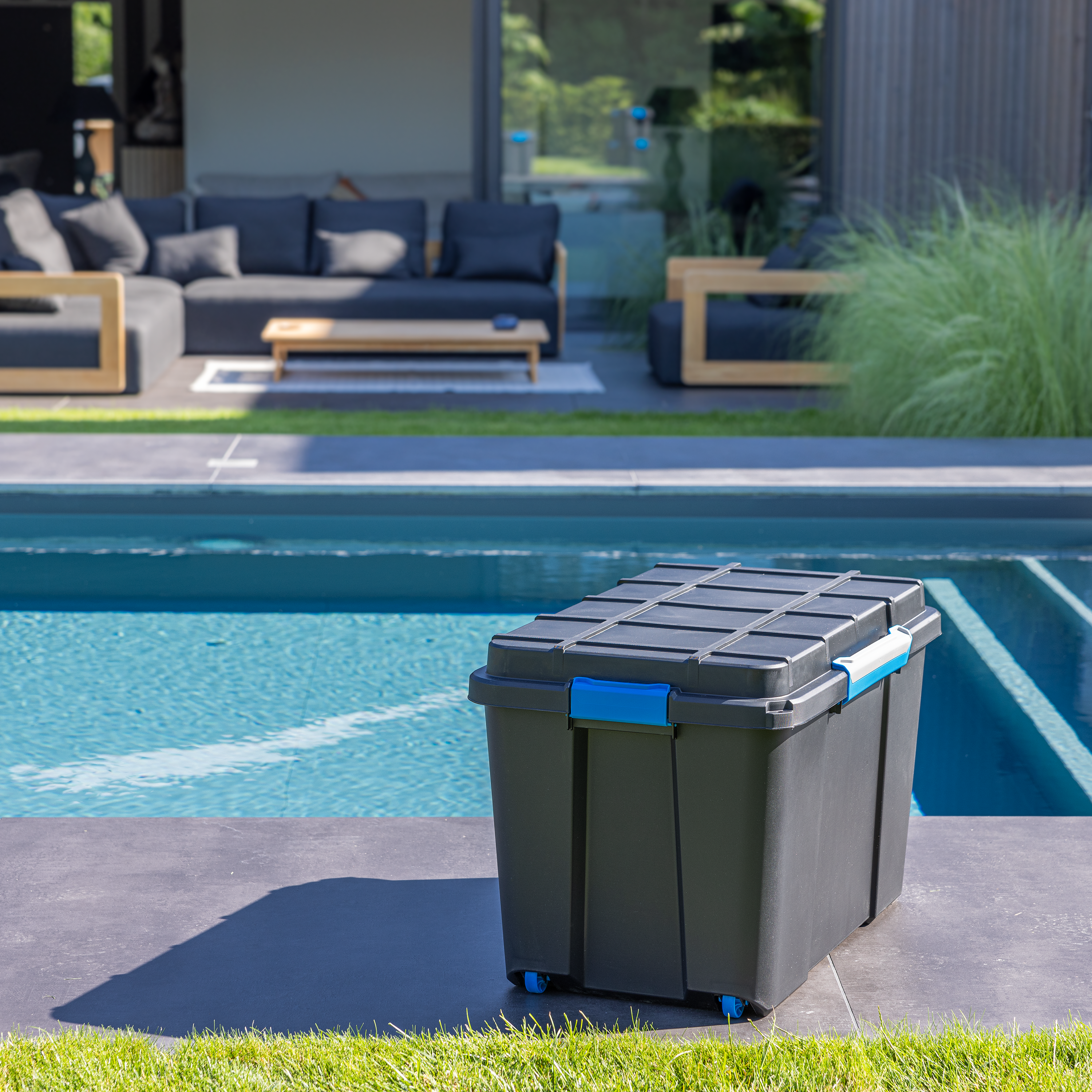 Caja de plástico reciclado hermética en negro capacidad 110L  medidas 73.5x44.5x46 cm - 3
