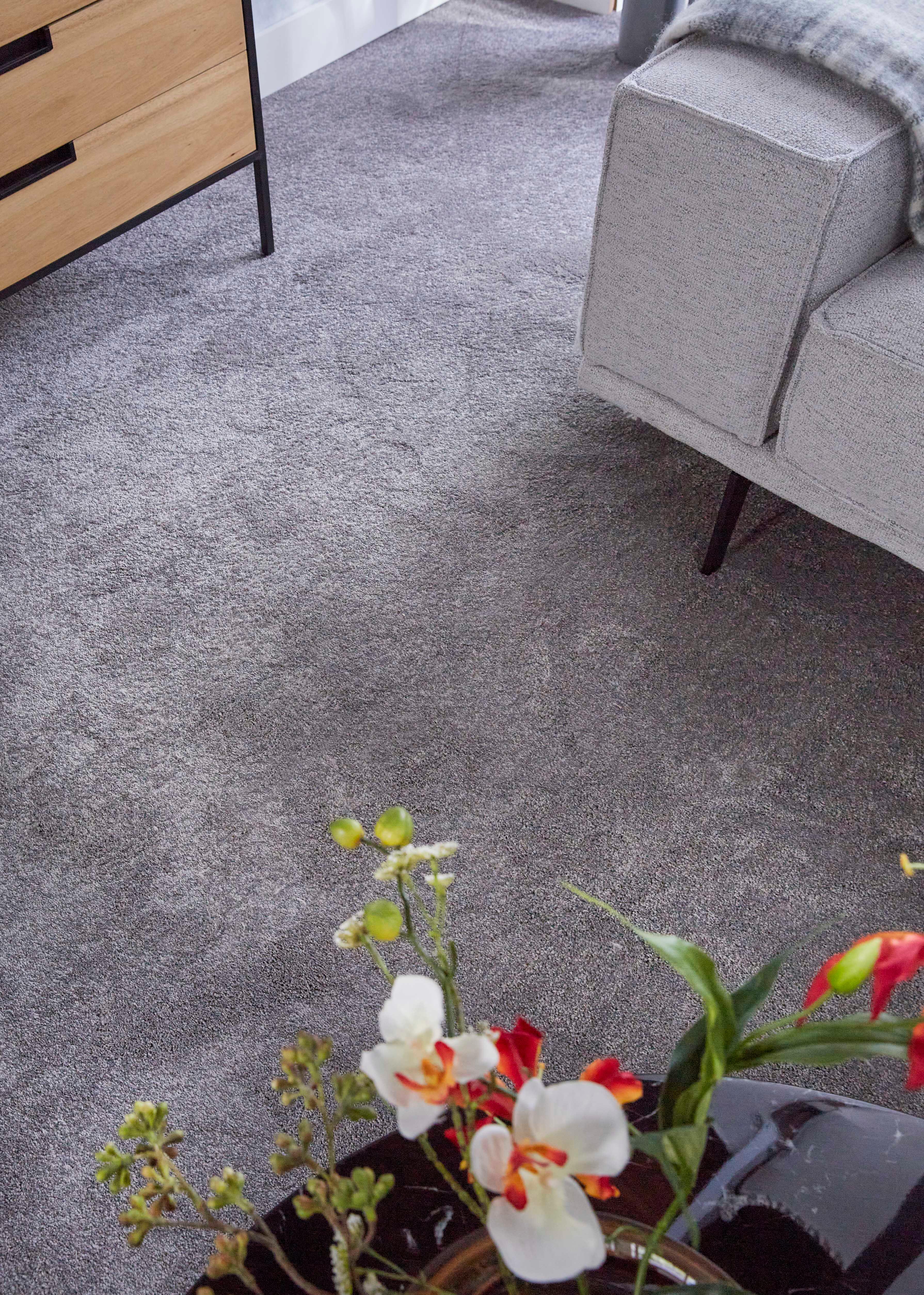 Moquette tufté uni gris / argent, rouleau l.4 m - 2