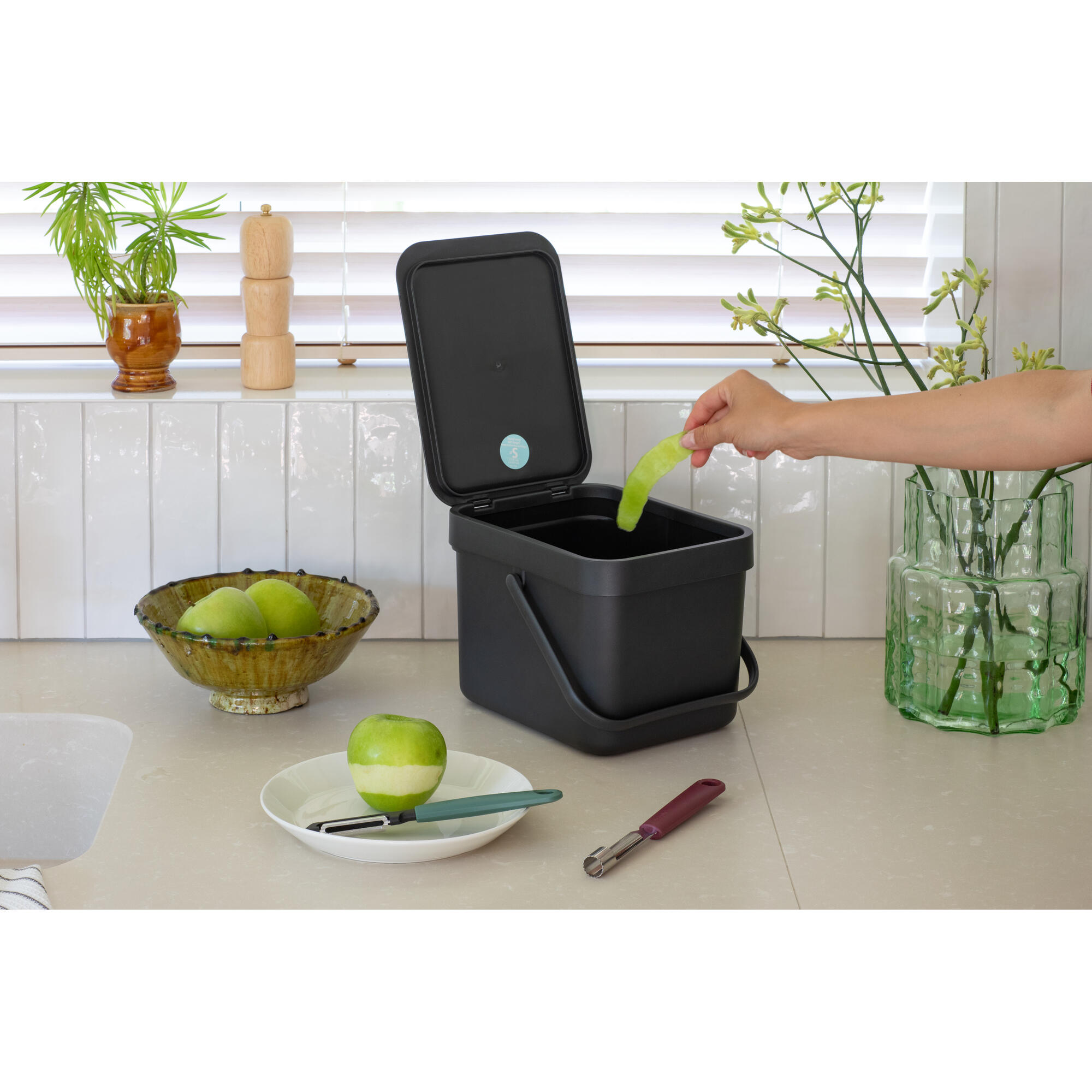 Poubelle compost de cuisine 6L BRABANTIA Sort&go gris - 2