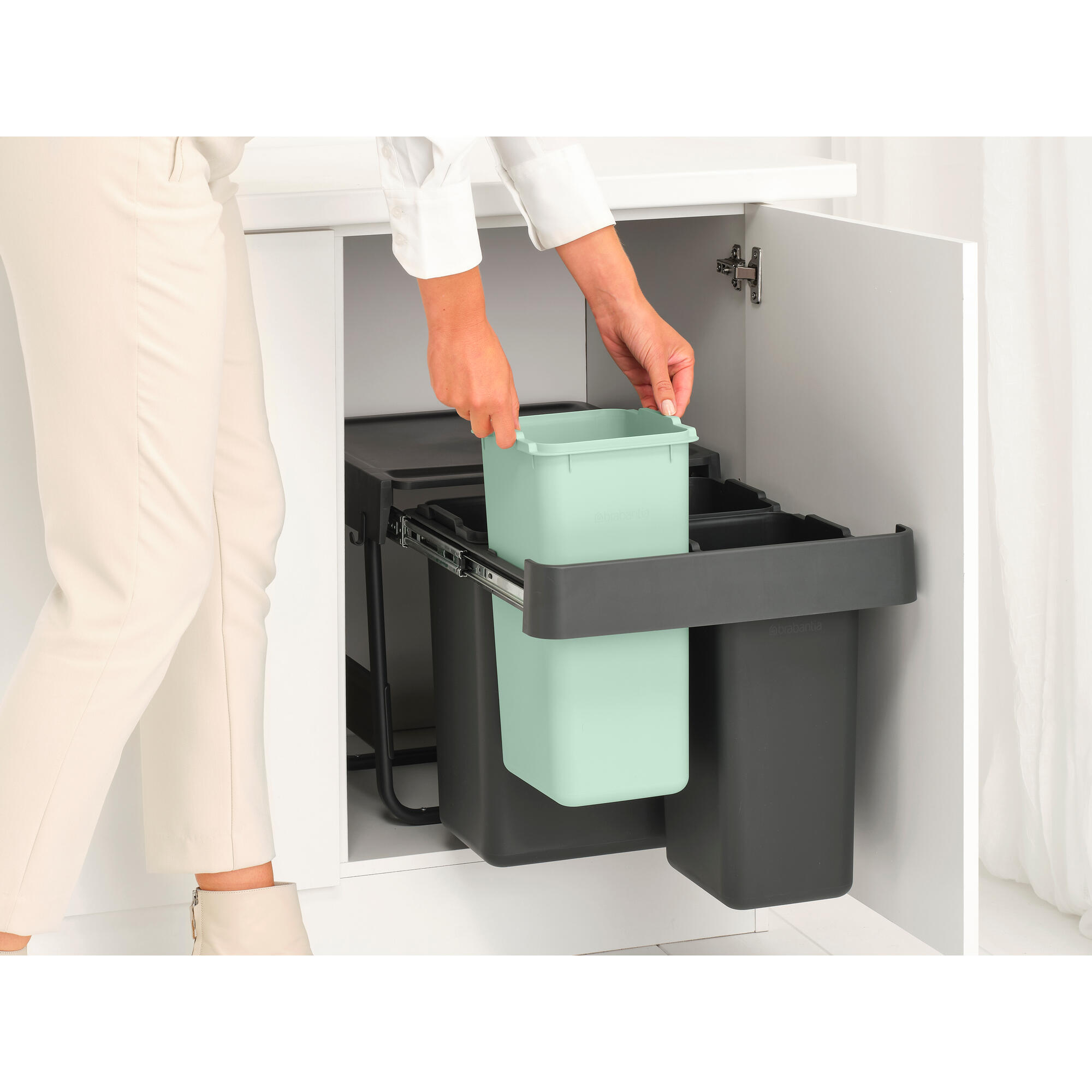 Poubelle coulissante de cuisine 20+10+10L BRABANTIA Sort&go gris - 3