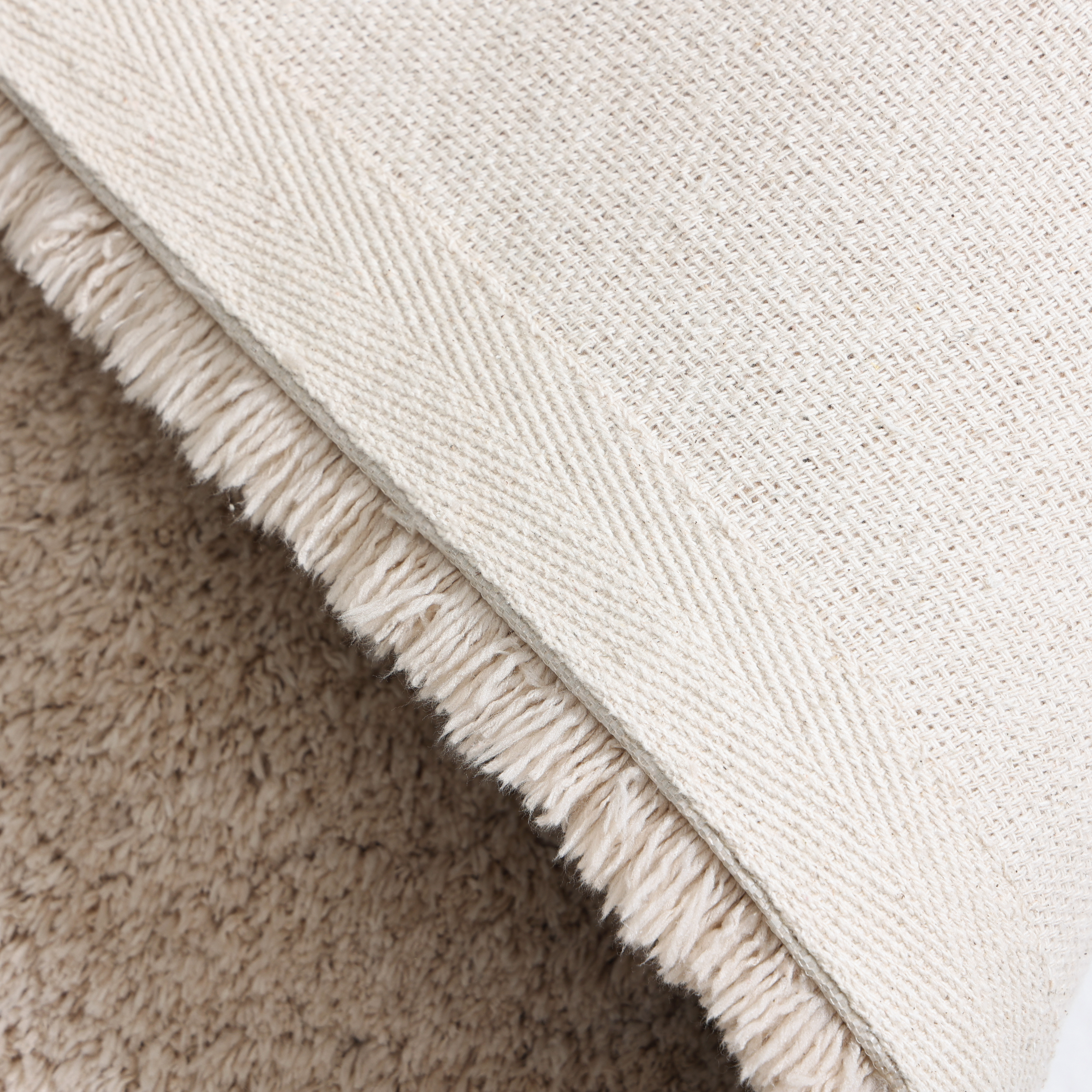 Alfombra pie de cama poliéster Talka 60x120cm pelo largo INSPIRE beige trench - 6