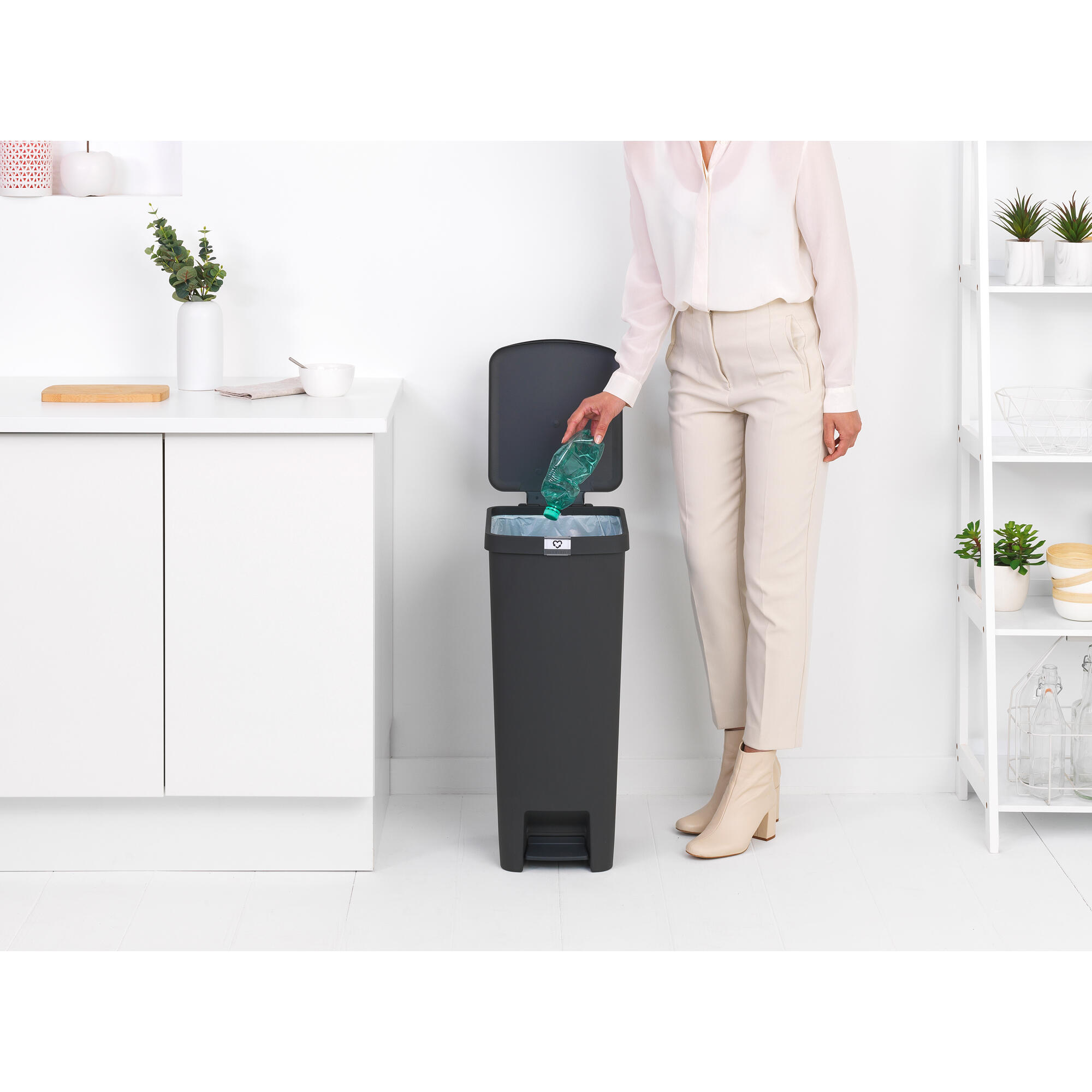 Poubelle de cuisine de cuisine 40L à pédale BRABANTIA Step up gris - 3