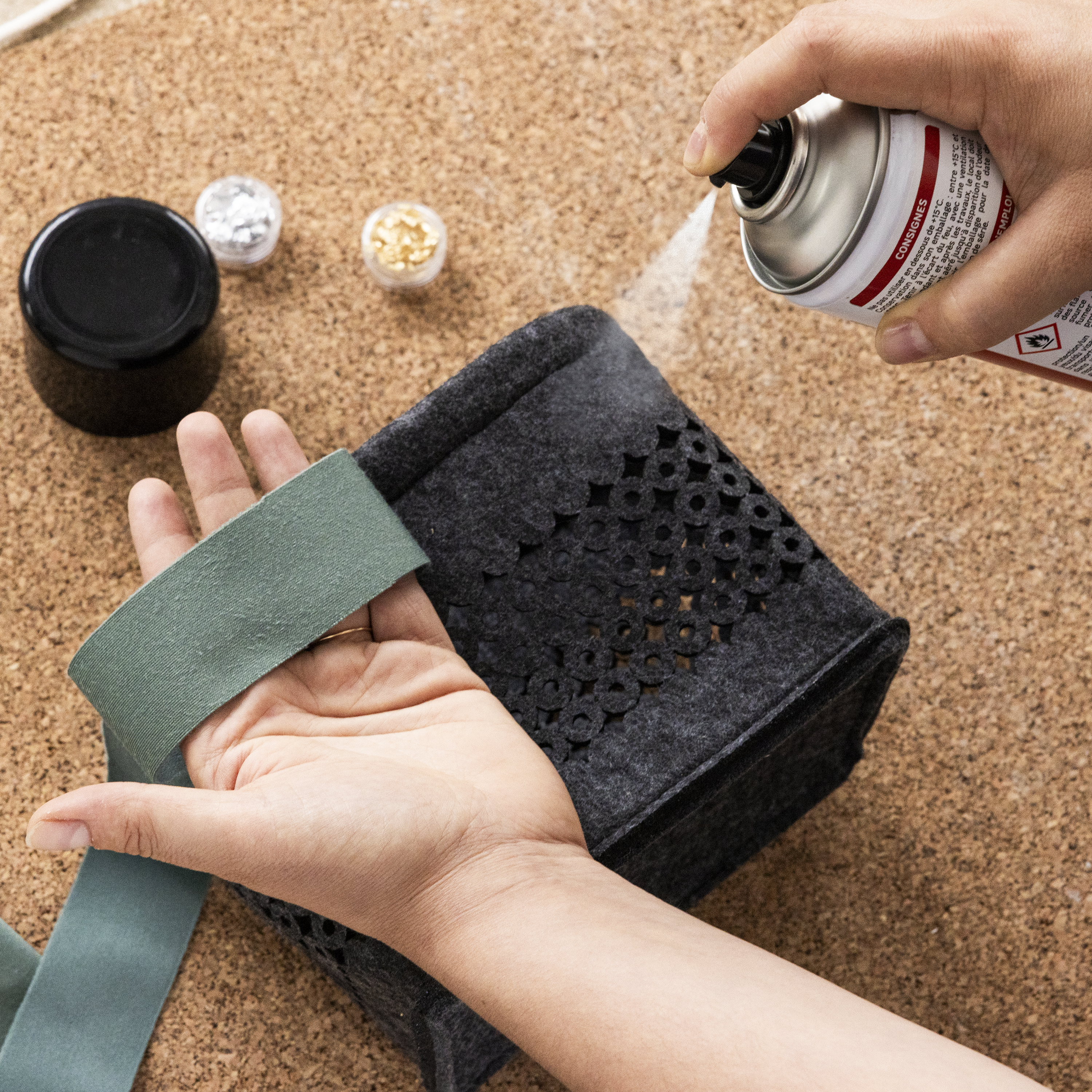 Klej kontaktowy spray bezbrawny 0.4 l Axton - 2