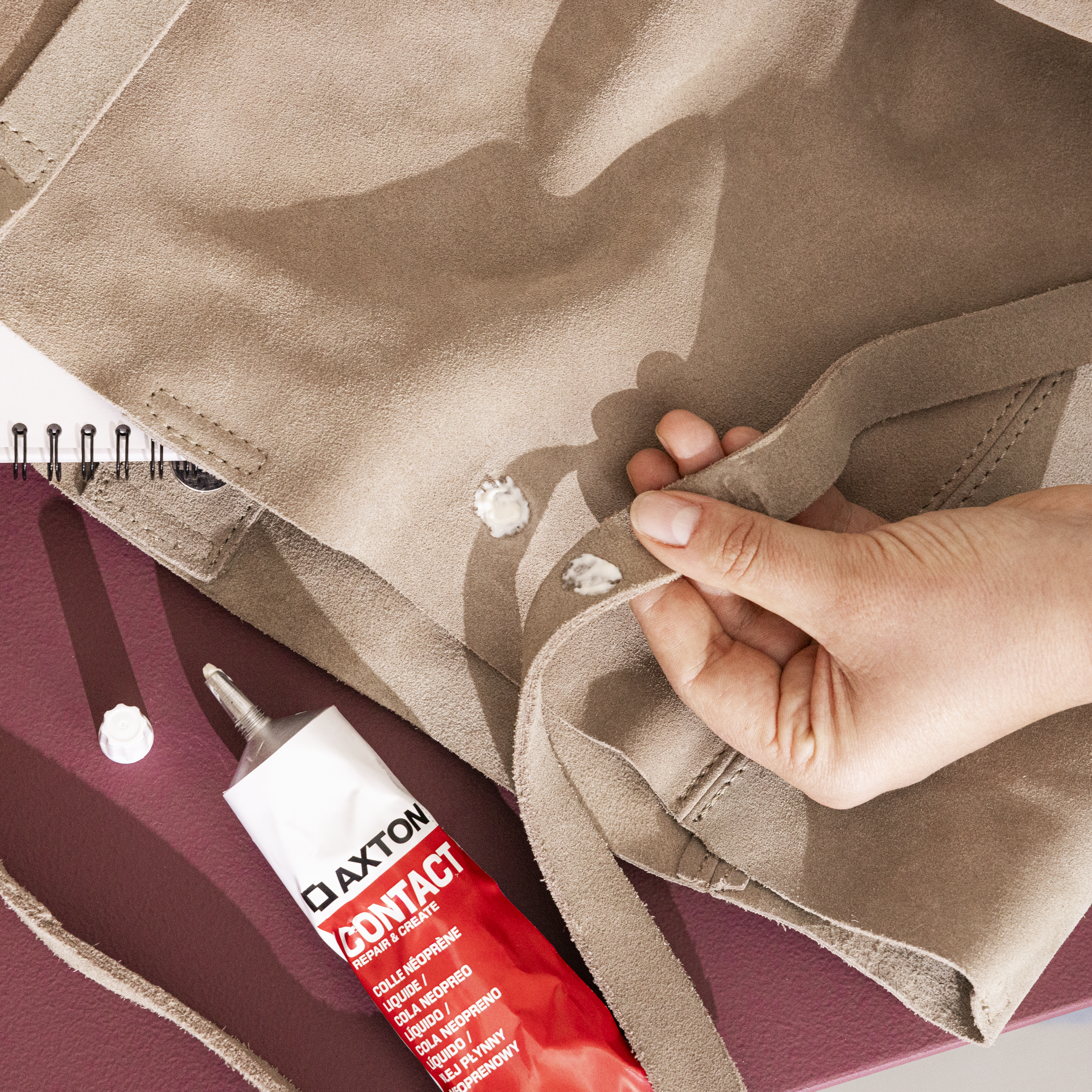 Cola de contacto AXTON 125 ml para PVC, madera, hormigón, resiste al agua. Para unir materiales. - 4