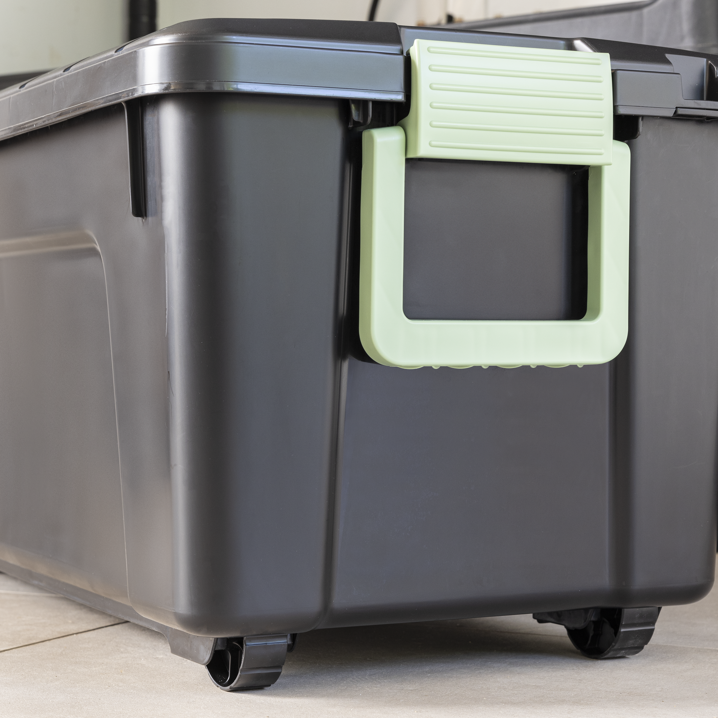 Caixa de arrumação com rodas PVC preto 110L 75x45x45 cm Spaceo - 4