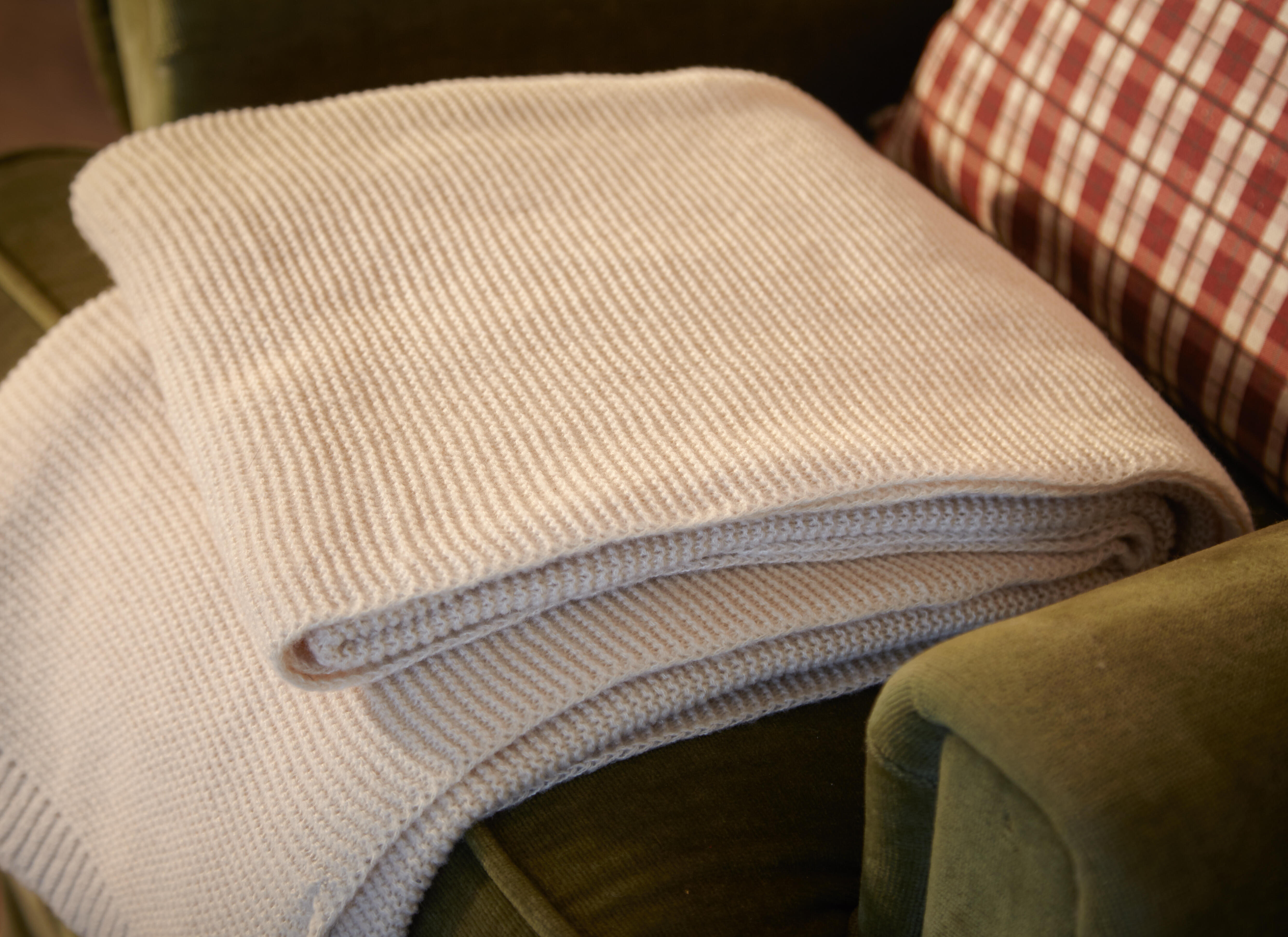 Manta jacquard Leonora Trench rectangular INSPIRE poliéster liso beige passepoil de 130x170 cm - 5