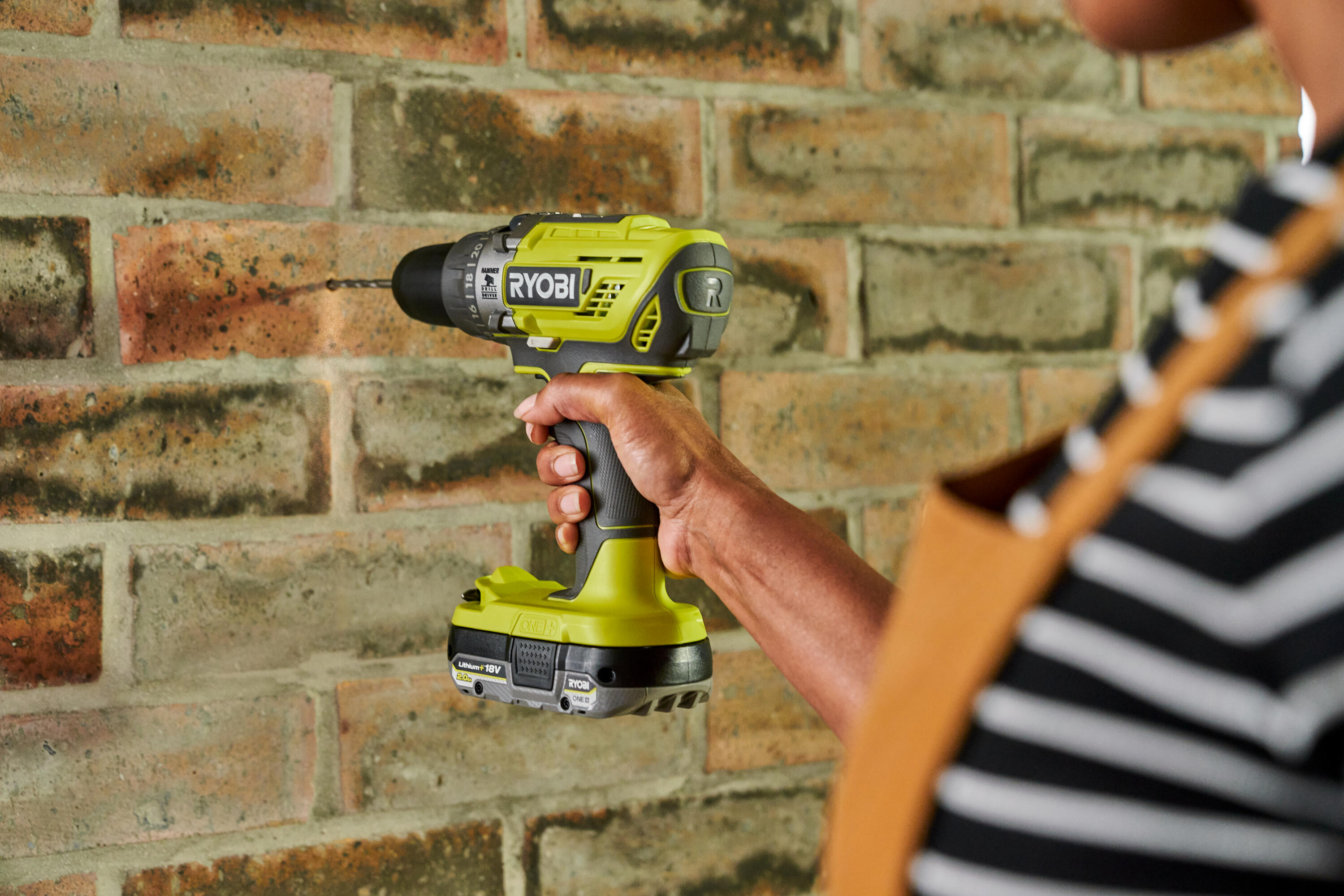 Taladro percutor a batería RYOBI 18V - 2 baterias - Punta de atornillar doble, bolsa de transporte - R18PD3-220S - 4