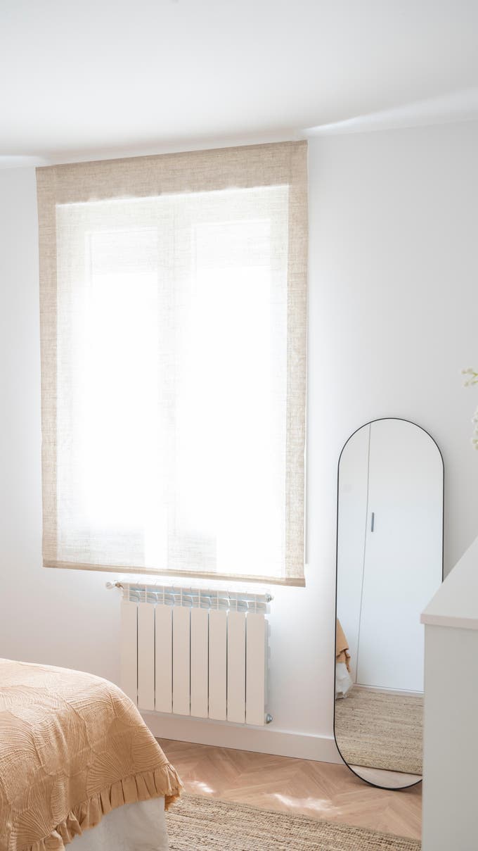 Estor en la ventana del dormitorio