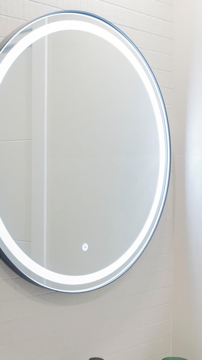 Espejo redondo retroiluminado para el baño