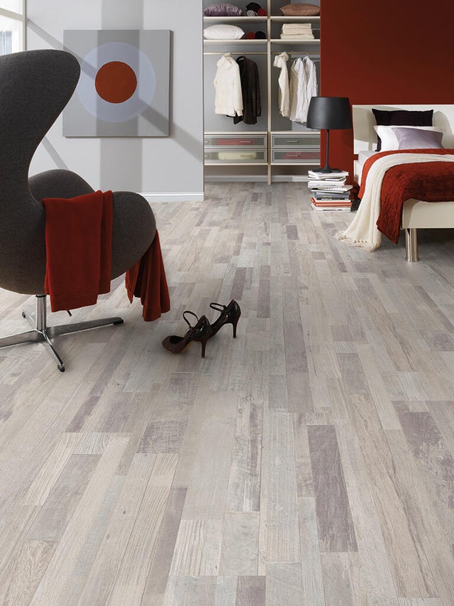 Sol stratifié chêne naturel Silverside Driftwood MOD 002 AC4 Ep. 8 mm L. 128,5 x l. 19,2 cm -KRONOSPAN 