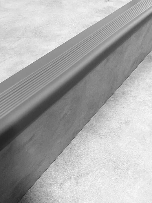 Nez de marche pvc gris strié à coller L.170 x l.6,50 cm  - 2