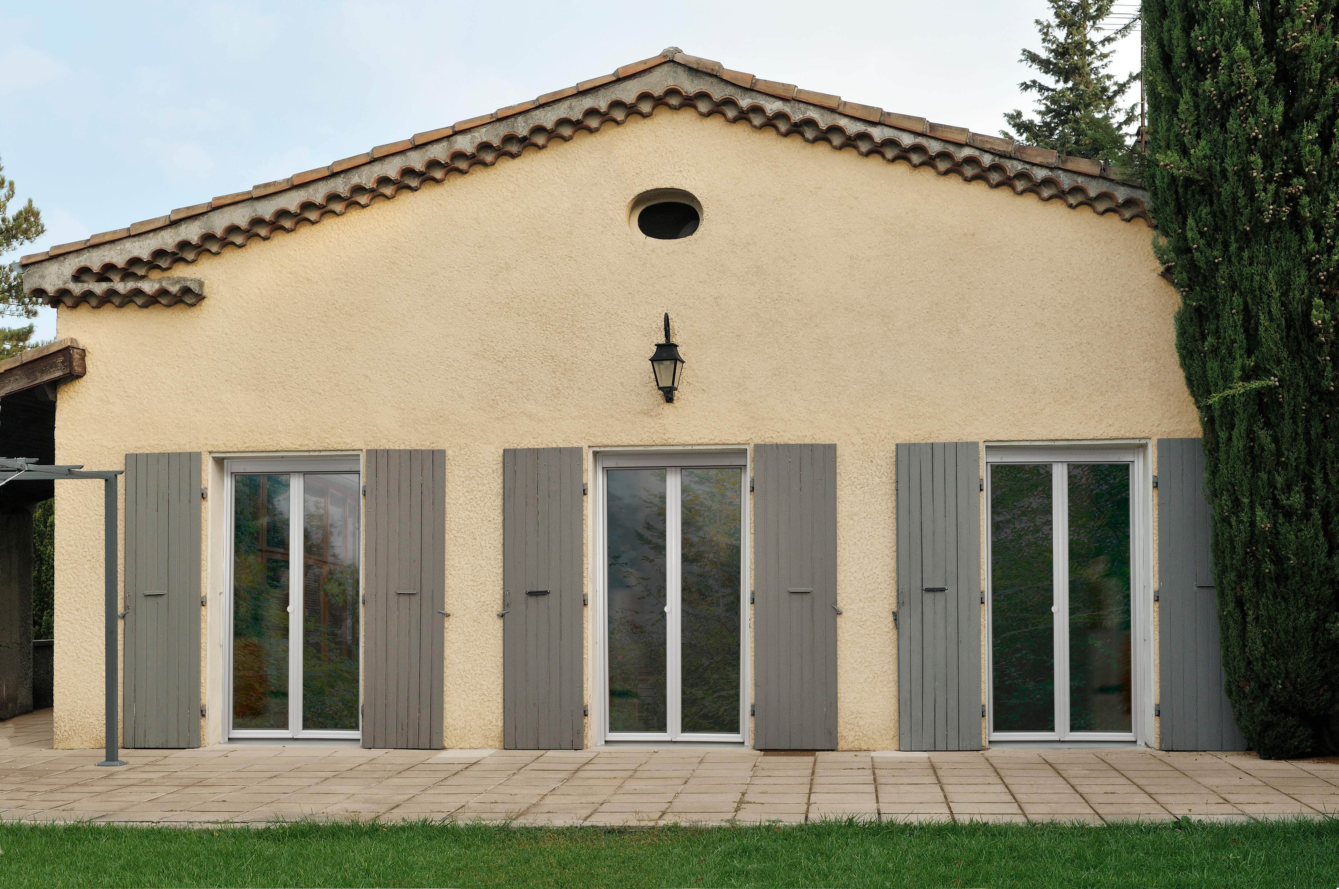 Porte-fenêtre PVC 2 vantaux avec volet roulant intégré monobloc H.215 x l.120 cm - GROSFILLEX - 4