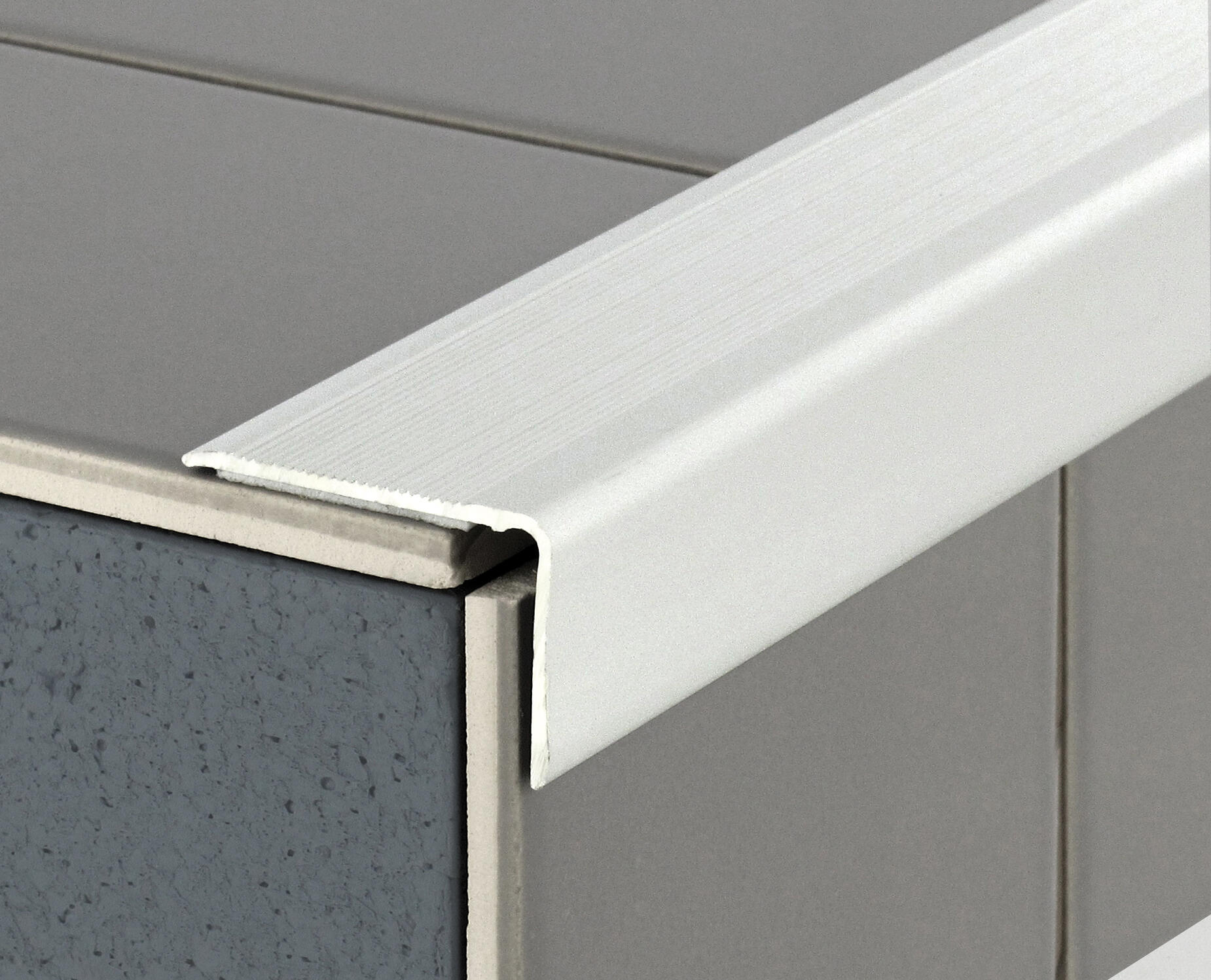 Nez de marche aluminium strié auto-adhésif L.110 x l.3,60 cm  - 2