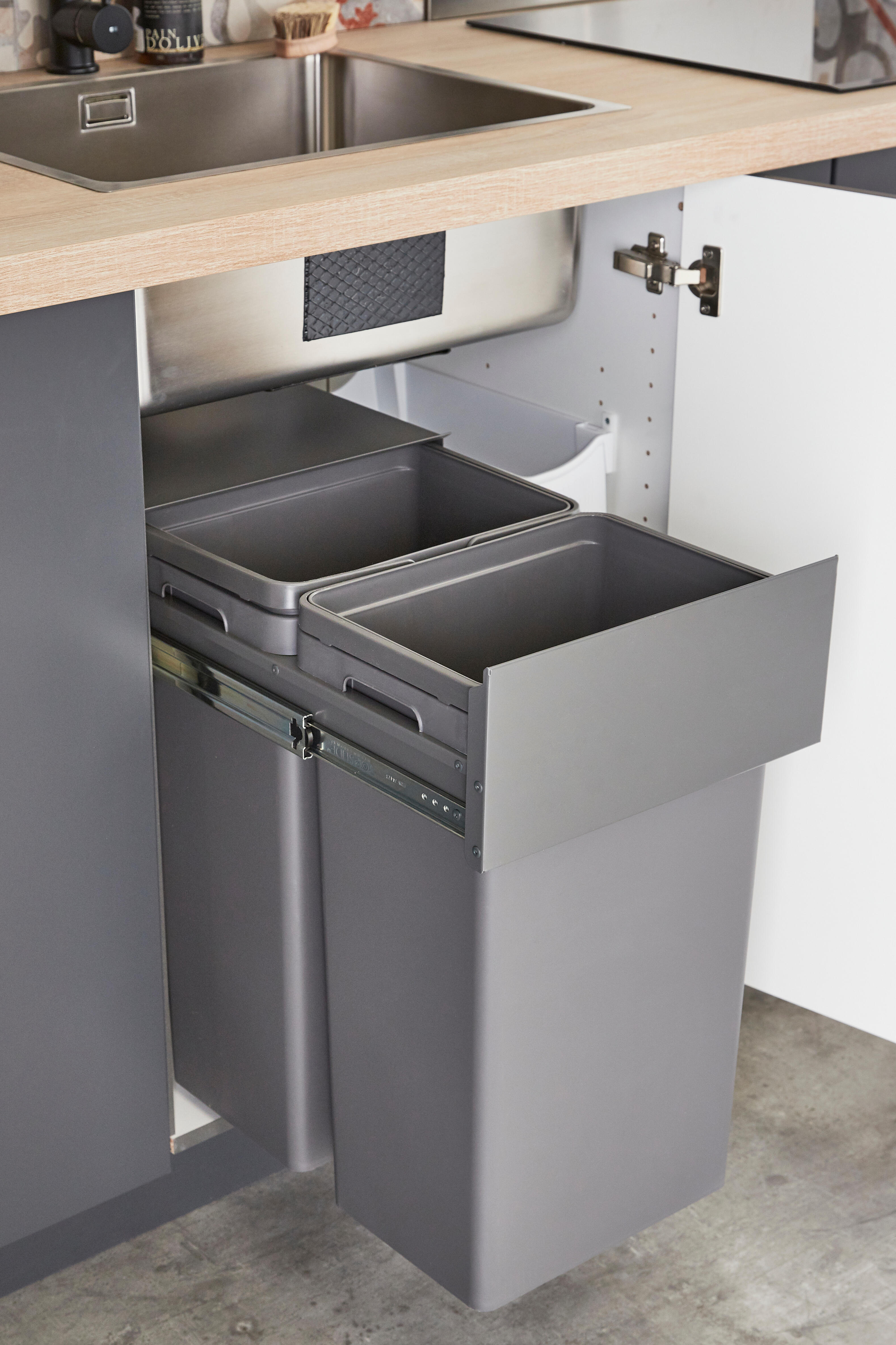 Poubelle encastrable grise - 2