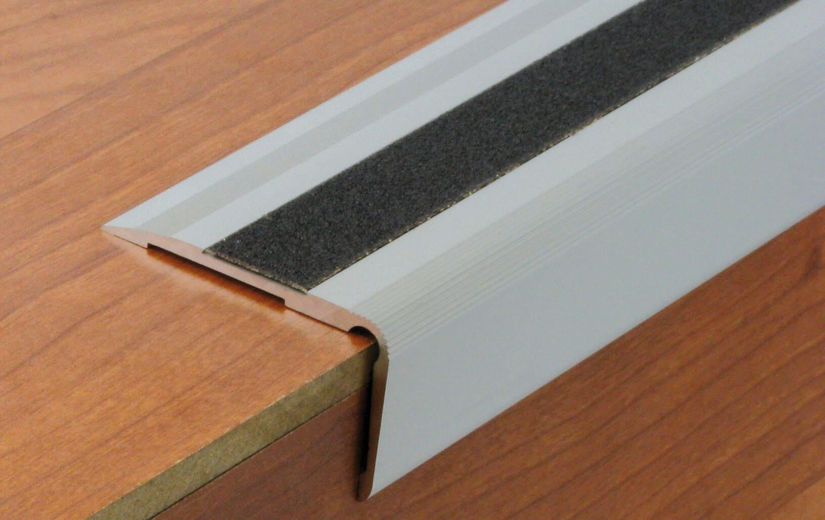 Nez de marche aluminium avec bande antidérapante L.300 x l.5,50 cm  - 2