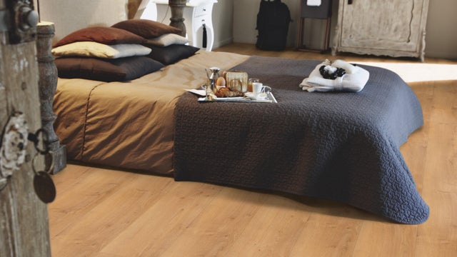 Lame PVC clipsable bois naturel, résistant à l’eau, Ep.5 mm passage intensif, Rustic OAK Warm Nature - TARKETT SOL