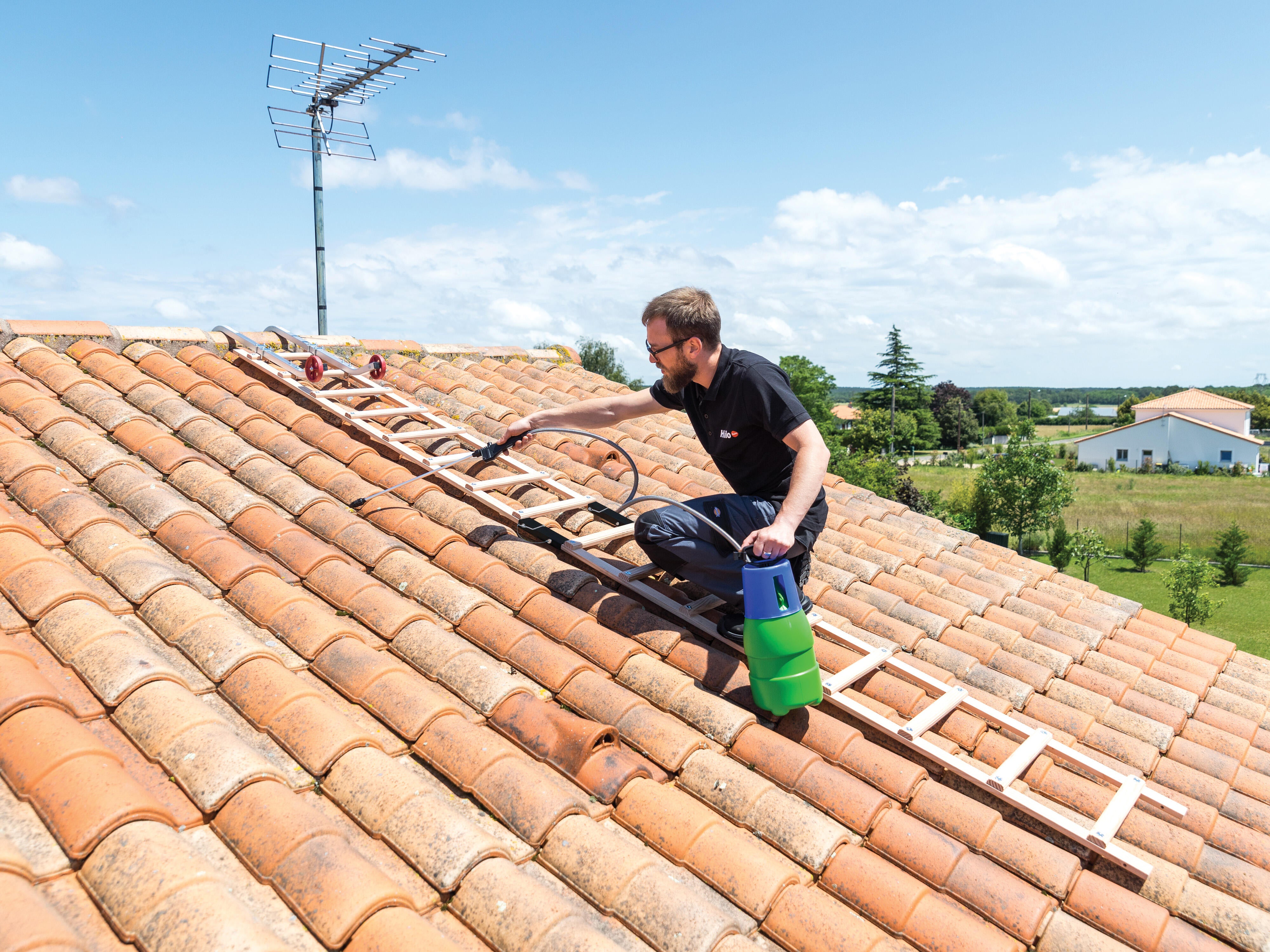  Echelle de toit plate en bois 2x8 échelons - HAILO - 2