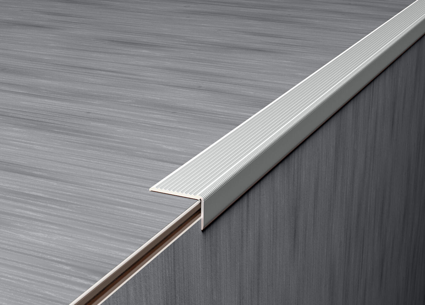 Nez de marche aluminium strié auto-adhésif L.300 x l.2,50 cm  - 2