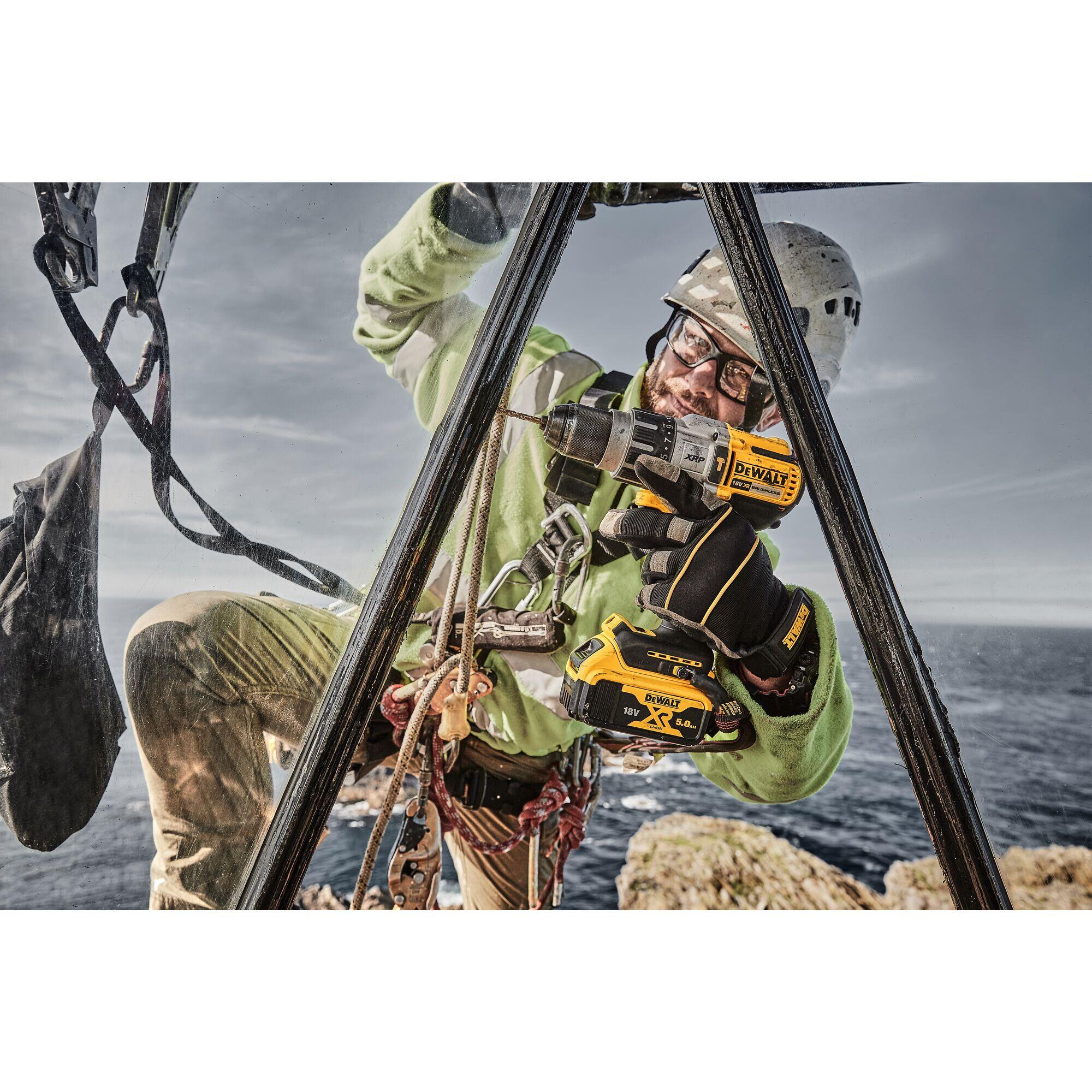 Perceuse visseuse à percussion sans fil Premium 18V 5Ah - DEWALT - 4