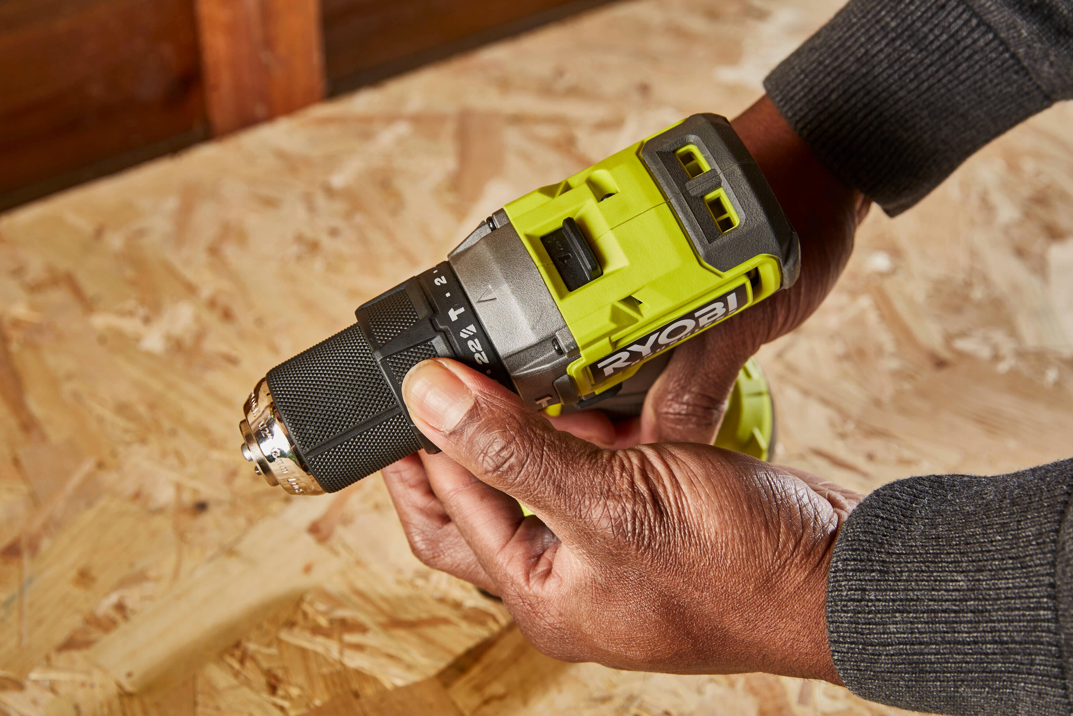 Perceuse à percussion 18 V RYOBI 5133006536, 54 Nm + 2 batteries 1x2Ah, 1x4Ah - 6