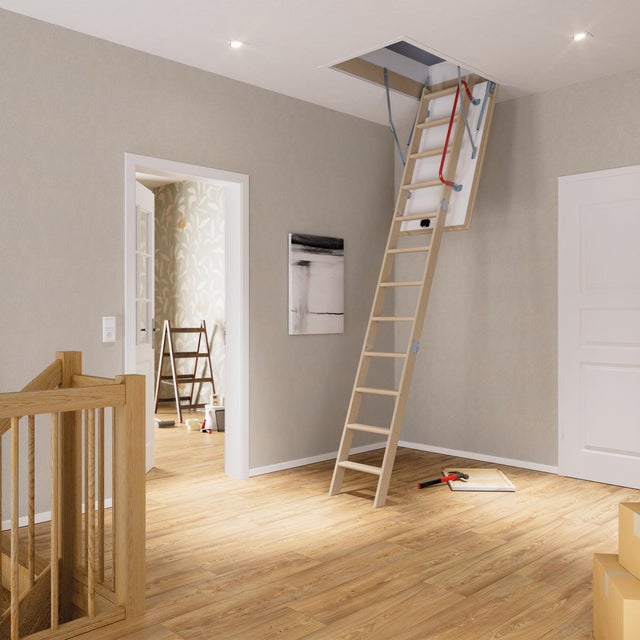 Escada de sótão em madeira EUROISO PRO 64 para aberturas de 120 x 60. Alçapão de 64 mm com material isolante SUPER EPS. Valor U do componente de construção completo: 0,77 W/m2K