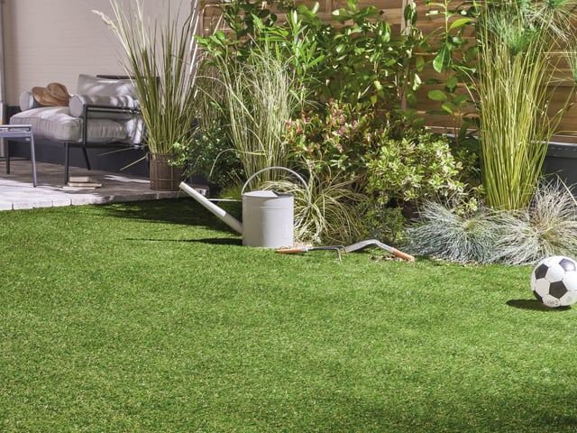 Rolo de relva artificial NATERIAL DEVA 25MM 2X5M 20% reciclado 14700 pontadas m2 e 8500 DTex