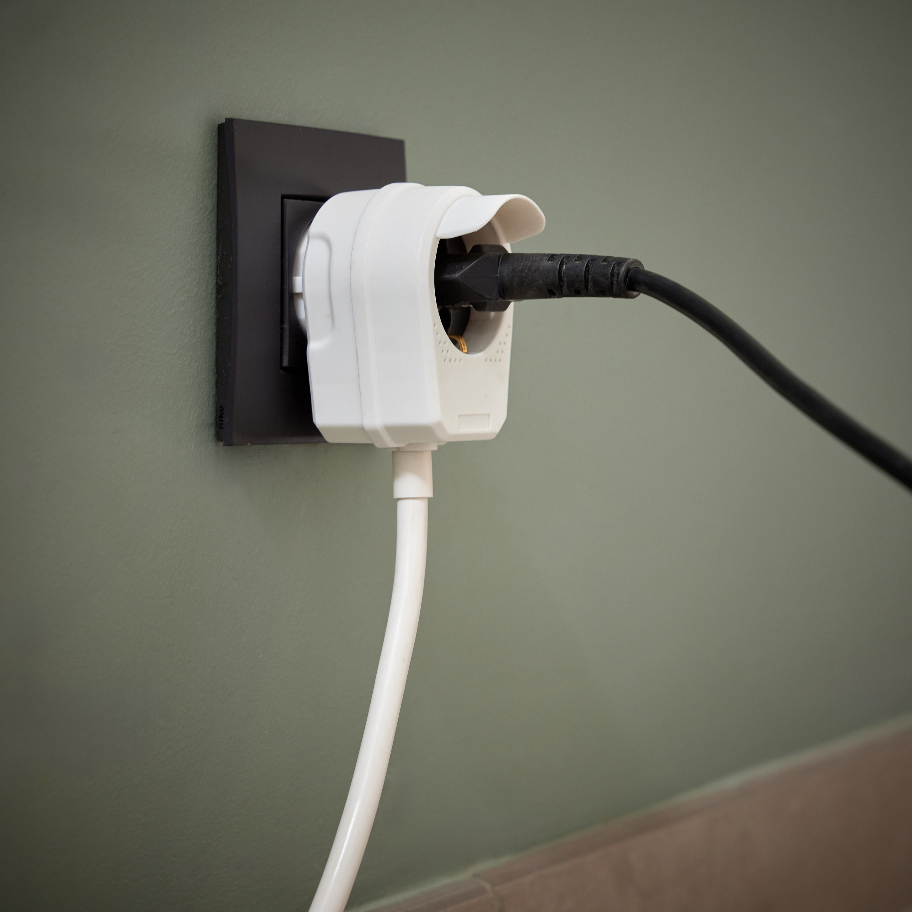 Prolongador com tomada reutilizável LEXMAN H05VV-F 3G1.5 16A 5M Branco - 3