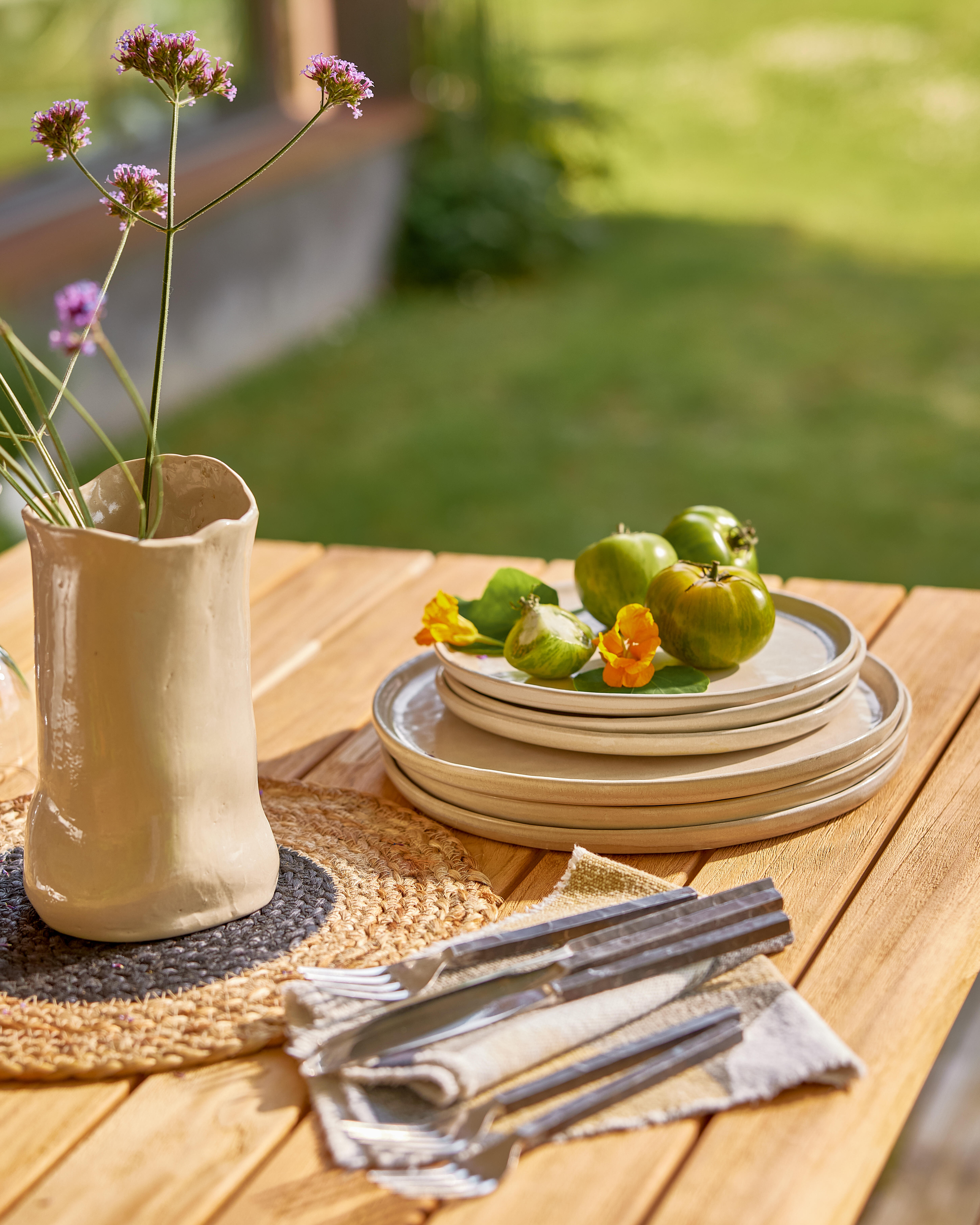 Sedia da giardino in alluminio antracite Sirokos NATERIAL, seduta in teak marrone - 8