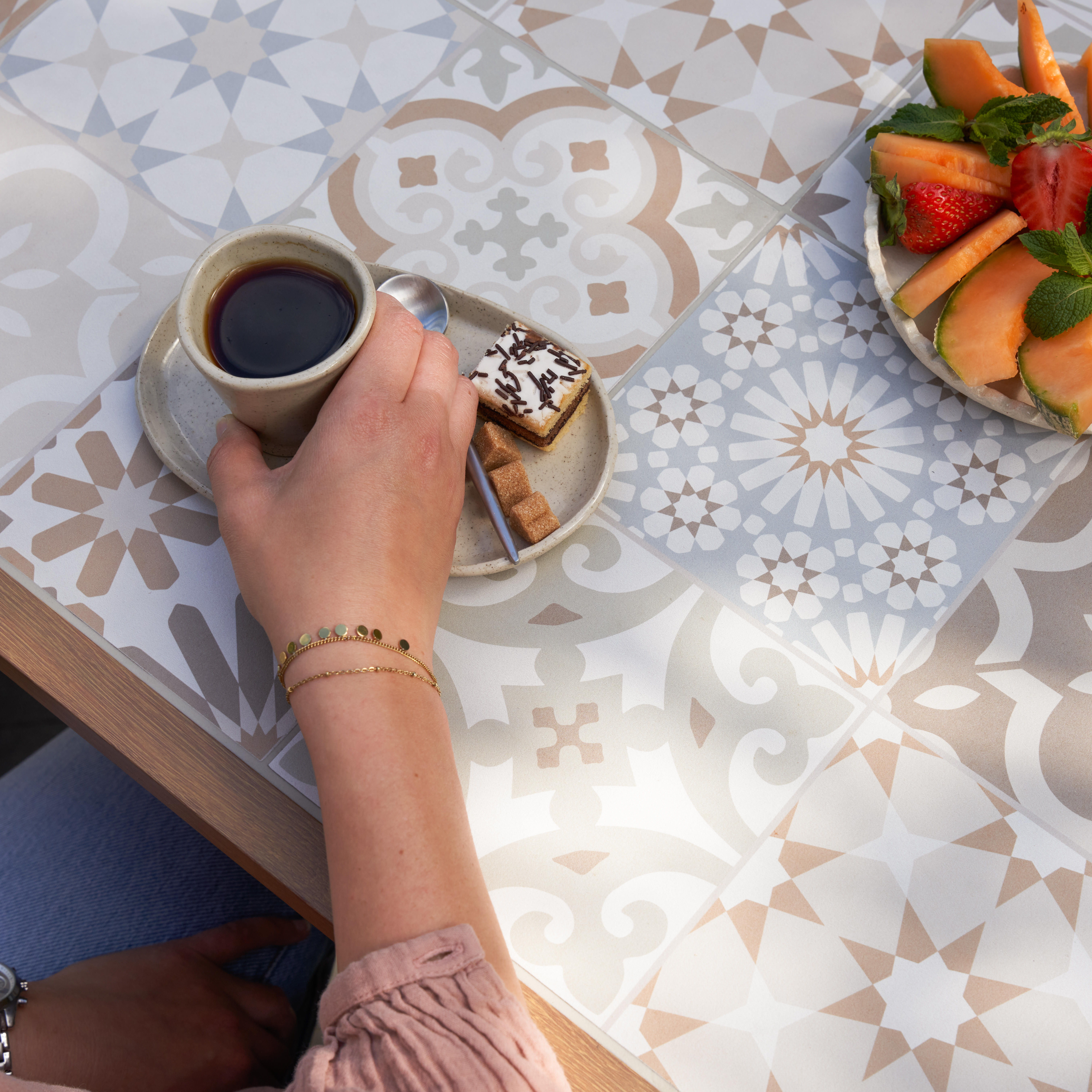 Tavolo da giardino allungabile Gaia NATERIAL in alluminio marrone con piano in ceramica per 6 persone 191.5/257x96cm - 15