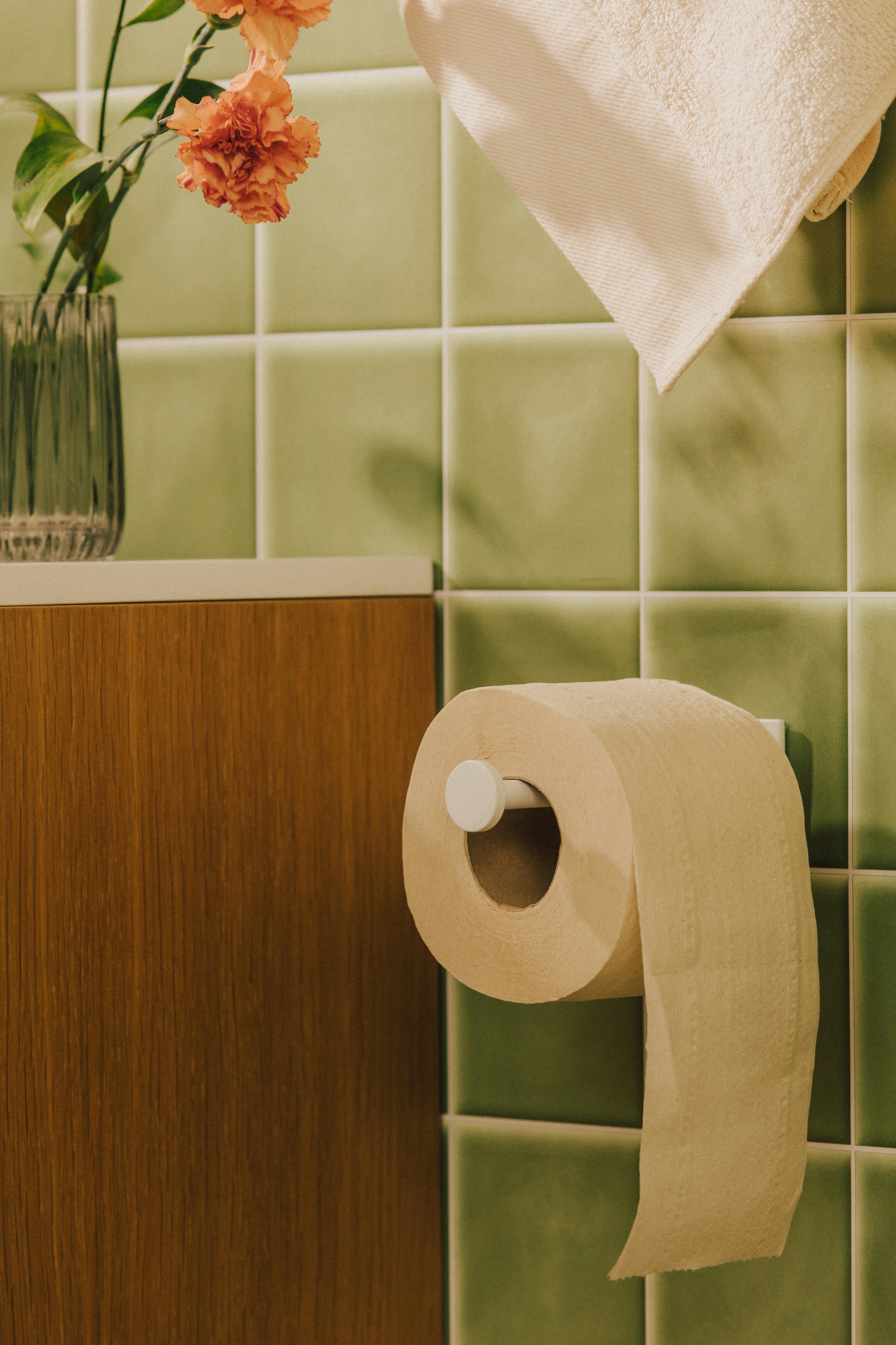 Portarrollos de papel higiénico Stick negro adhesivo - 5