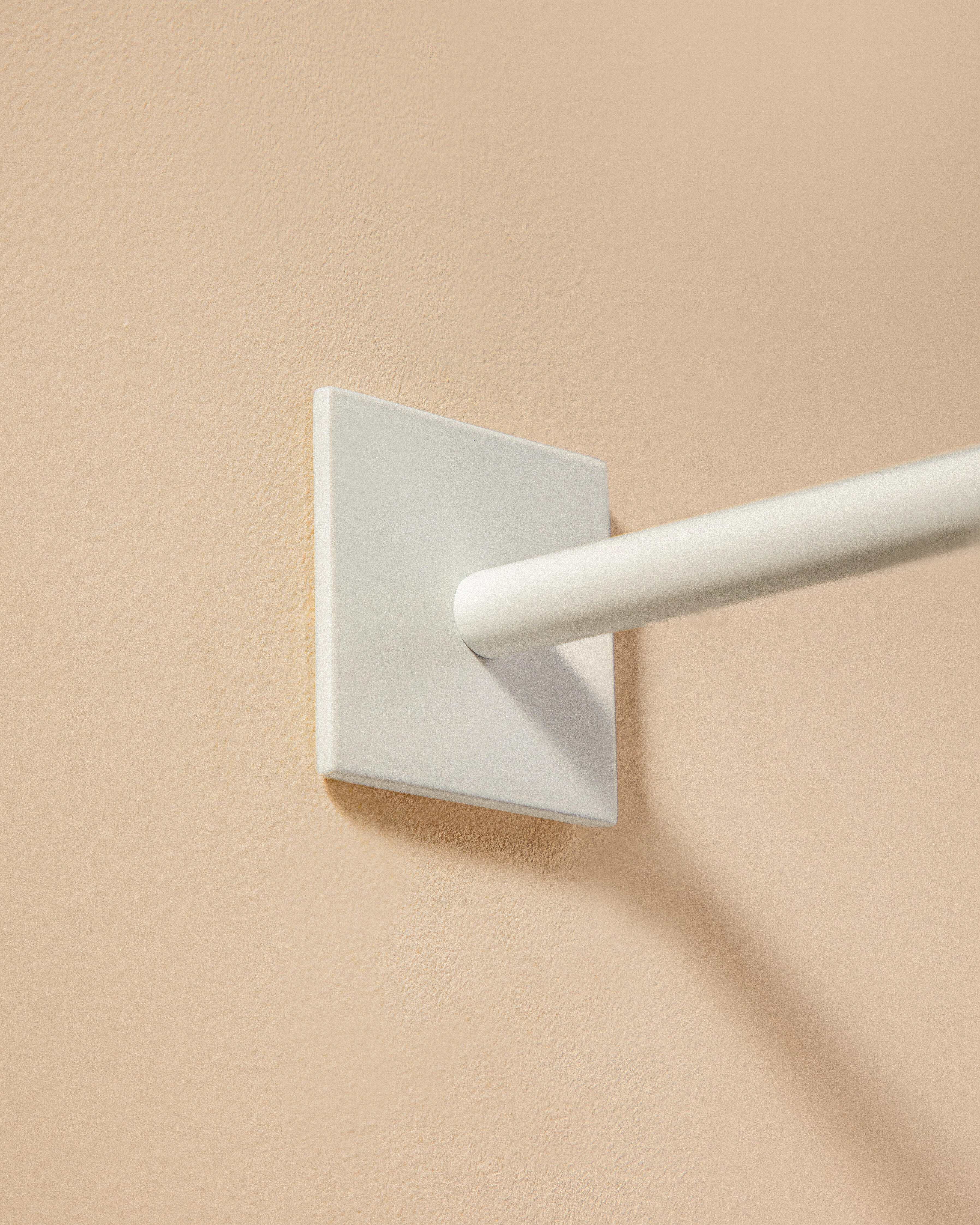 Portarrollos de papel higiénico Stick negro adhesivo - 8